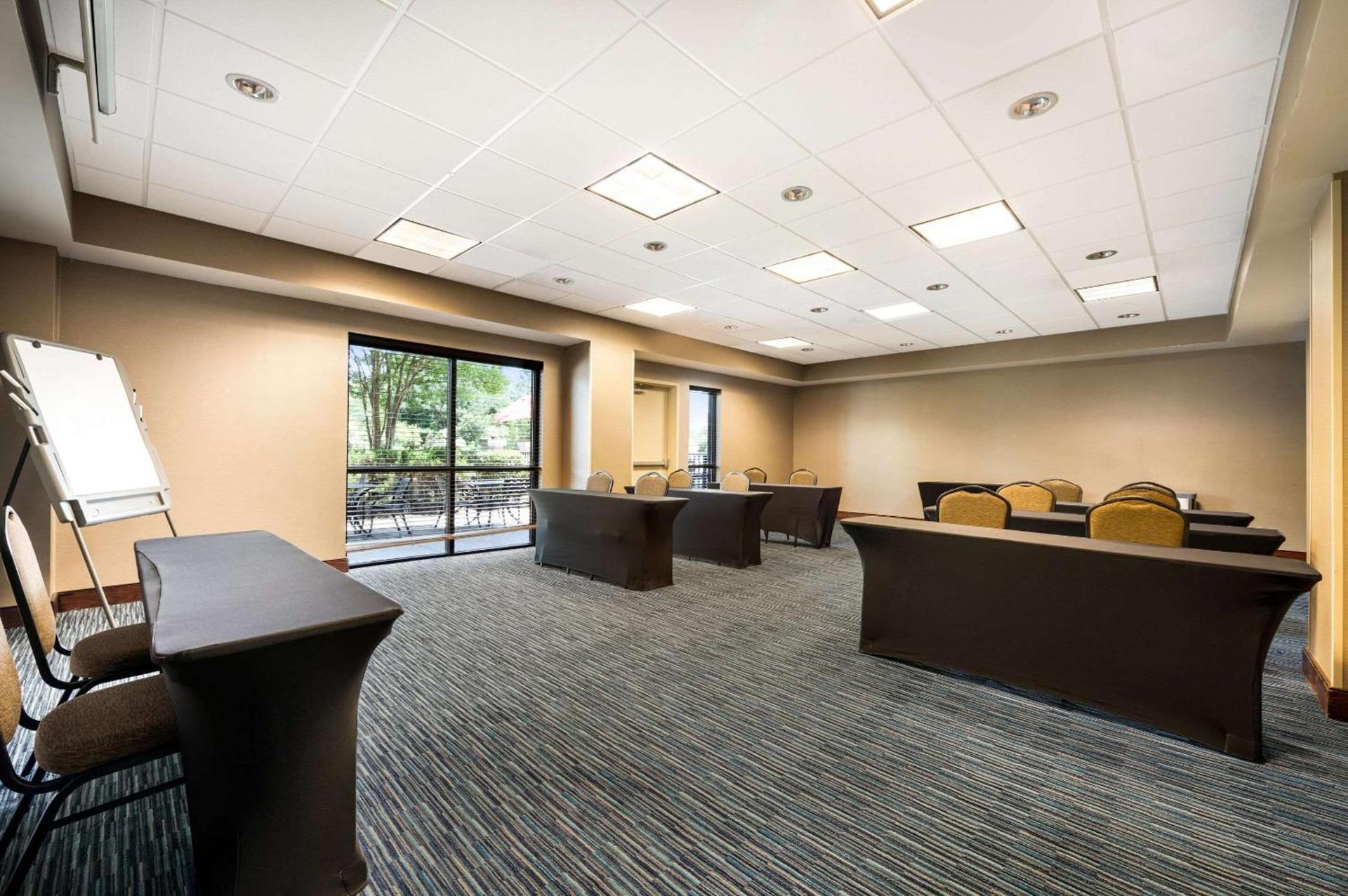 Comfort Suites Northlake photo 34