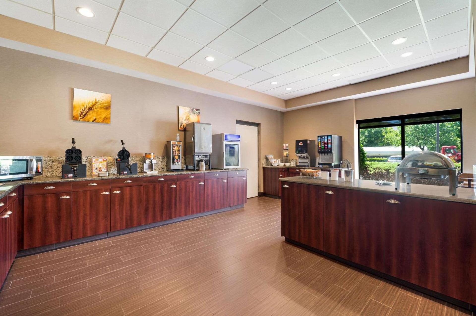 Comfort Suites Northlake photo 36
