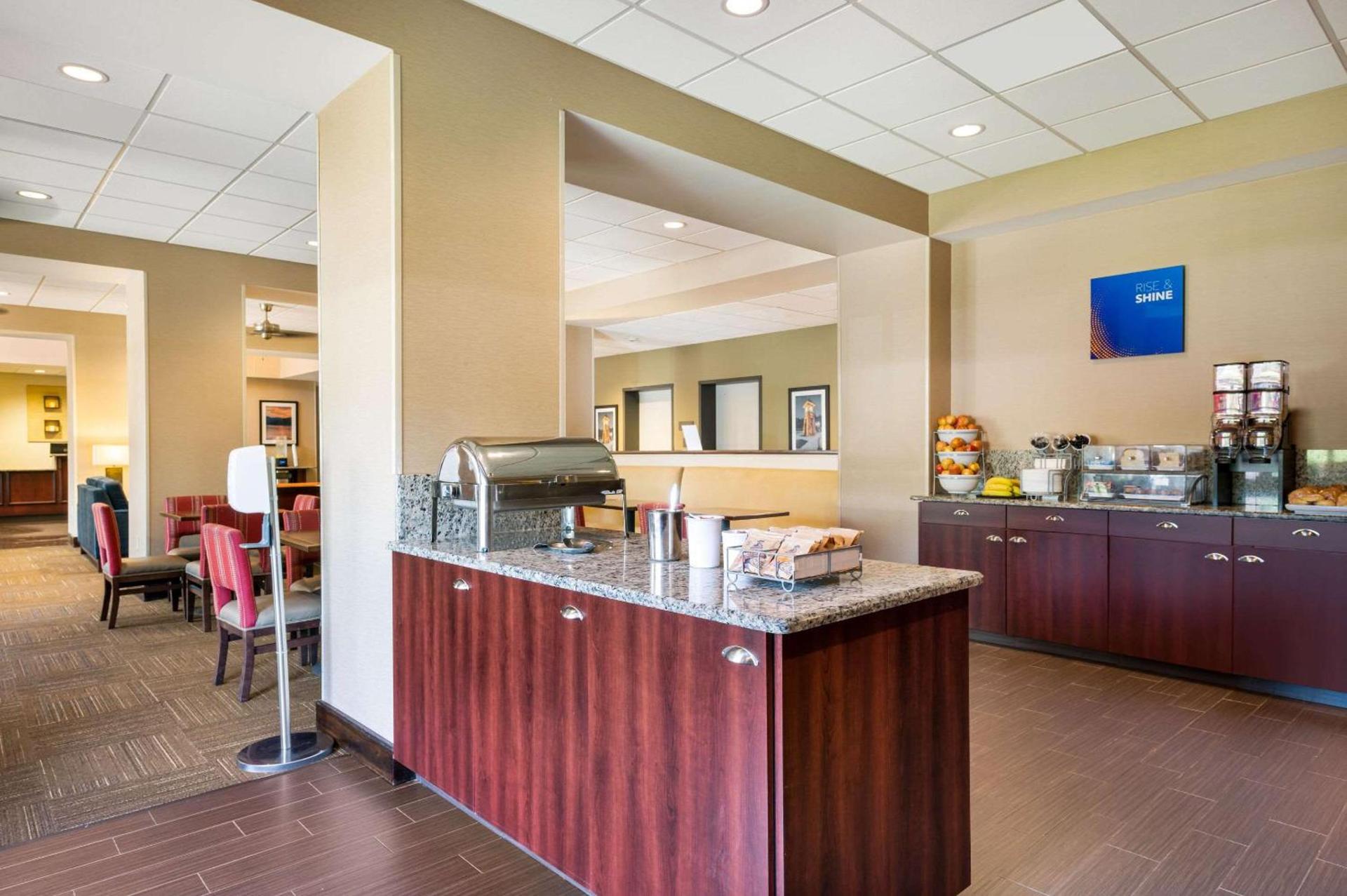 Comfort Suites Northlake photo 37