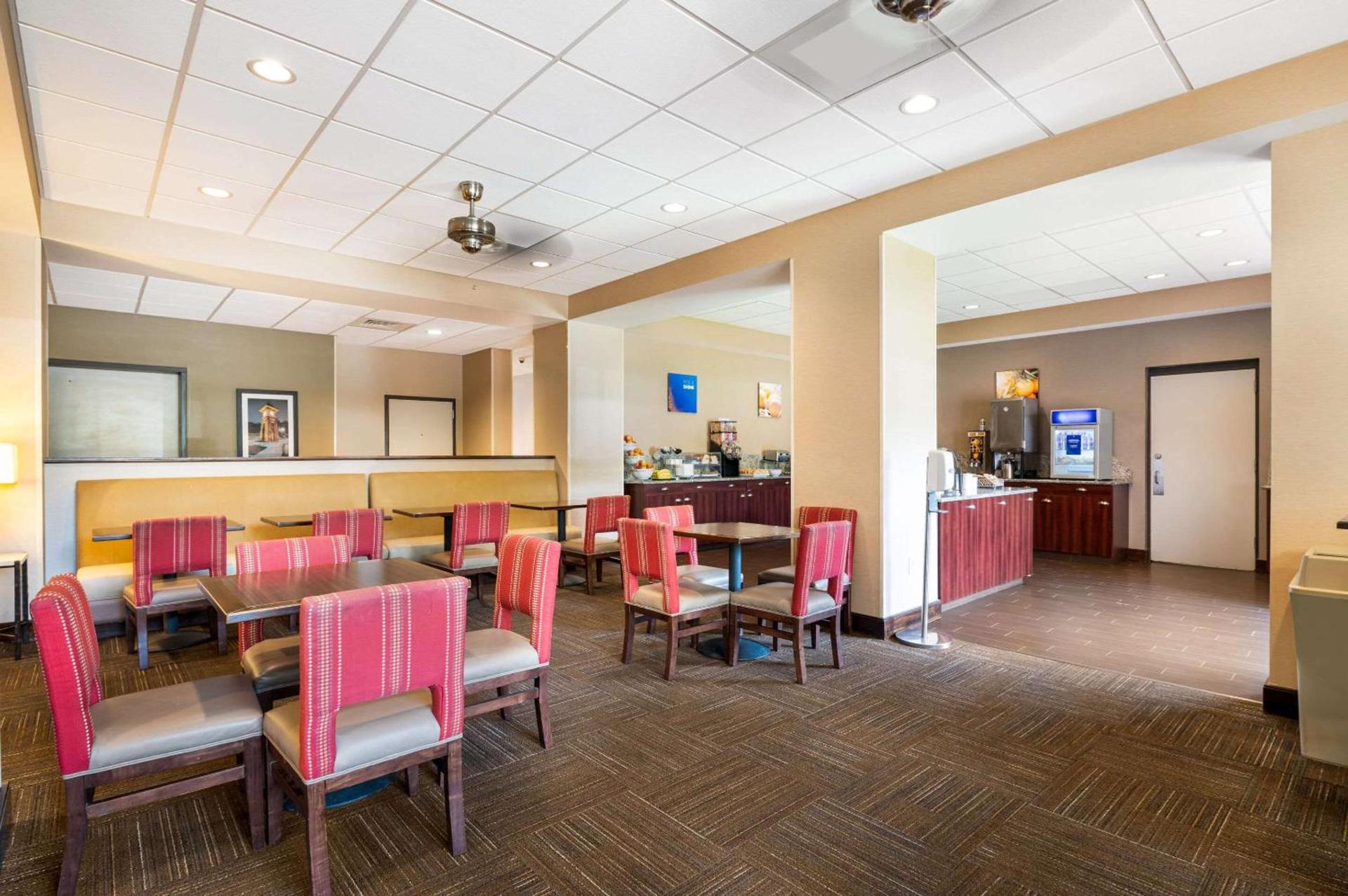 Comfort Suites Northlake photo 52