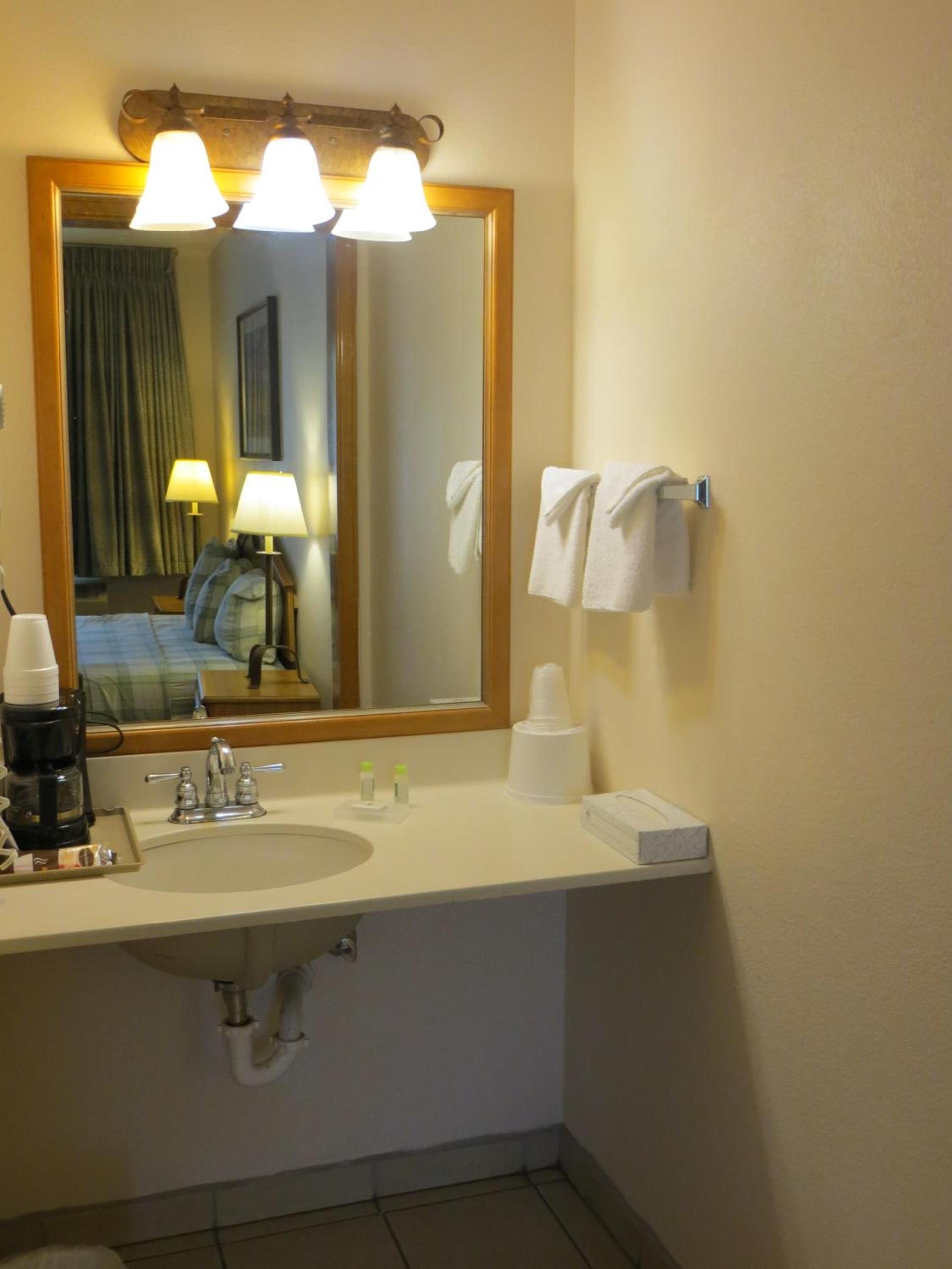 Silver Saddle Motel photo 8