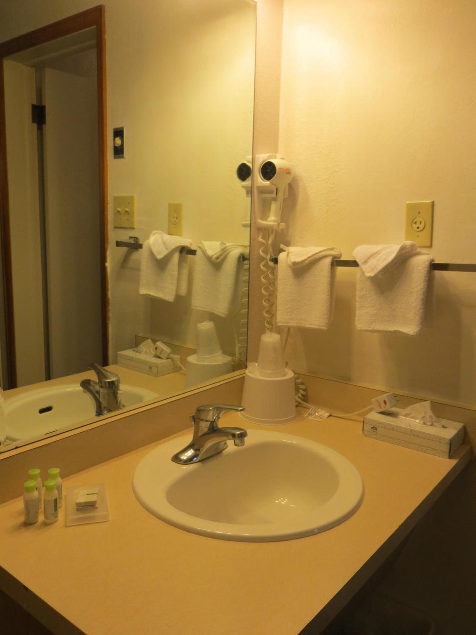 Silver Saddle Motel photo 24
