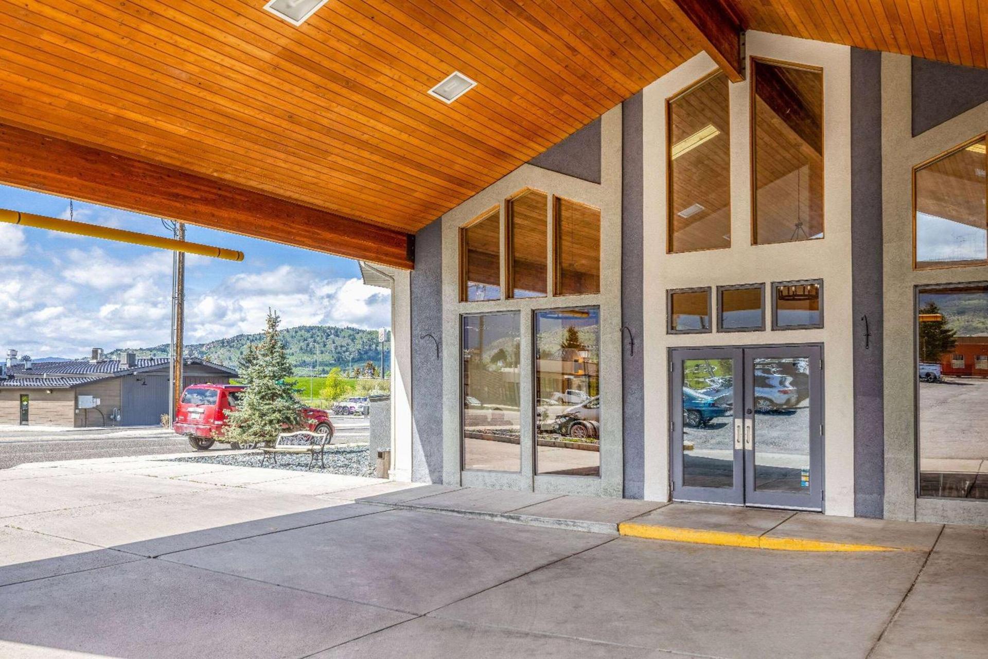 Wingate by Wyndham Butte City Center photo 2