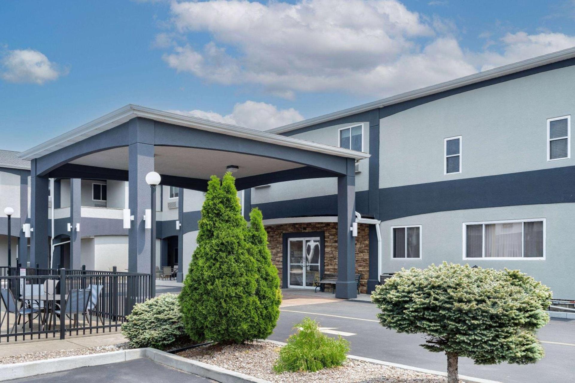 Days Inn & Suites by Wyndham Niagara Falls/Buffalo photo 3