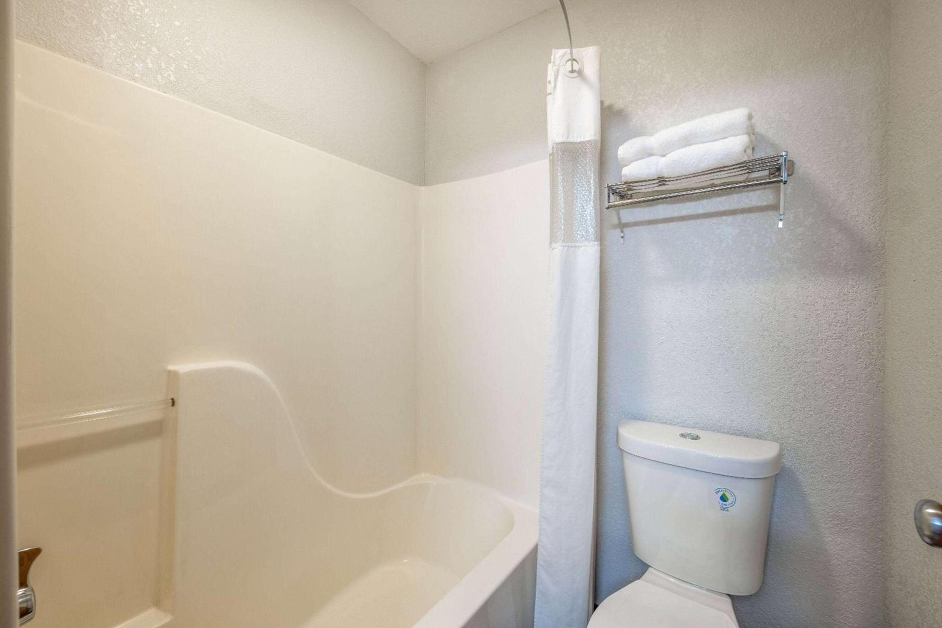 Wingate by Wyndham Butte City Center photo 25