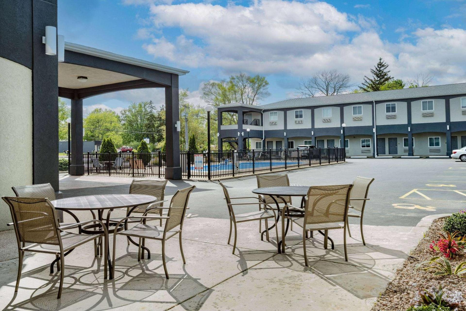 Days Inn & Suites by Wyndham Niagara Falls/Buffalo photo 29