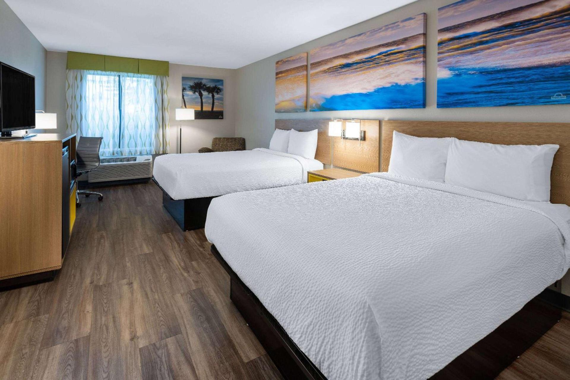 Days Inn by Wyndham Louisburg photo 14