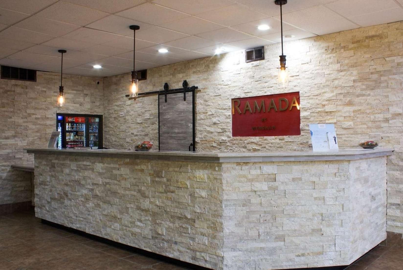 Ramada by Wyndham North Platte photo 2