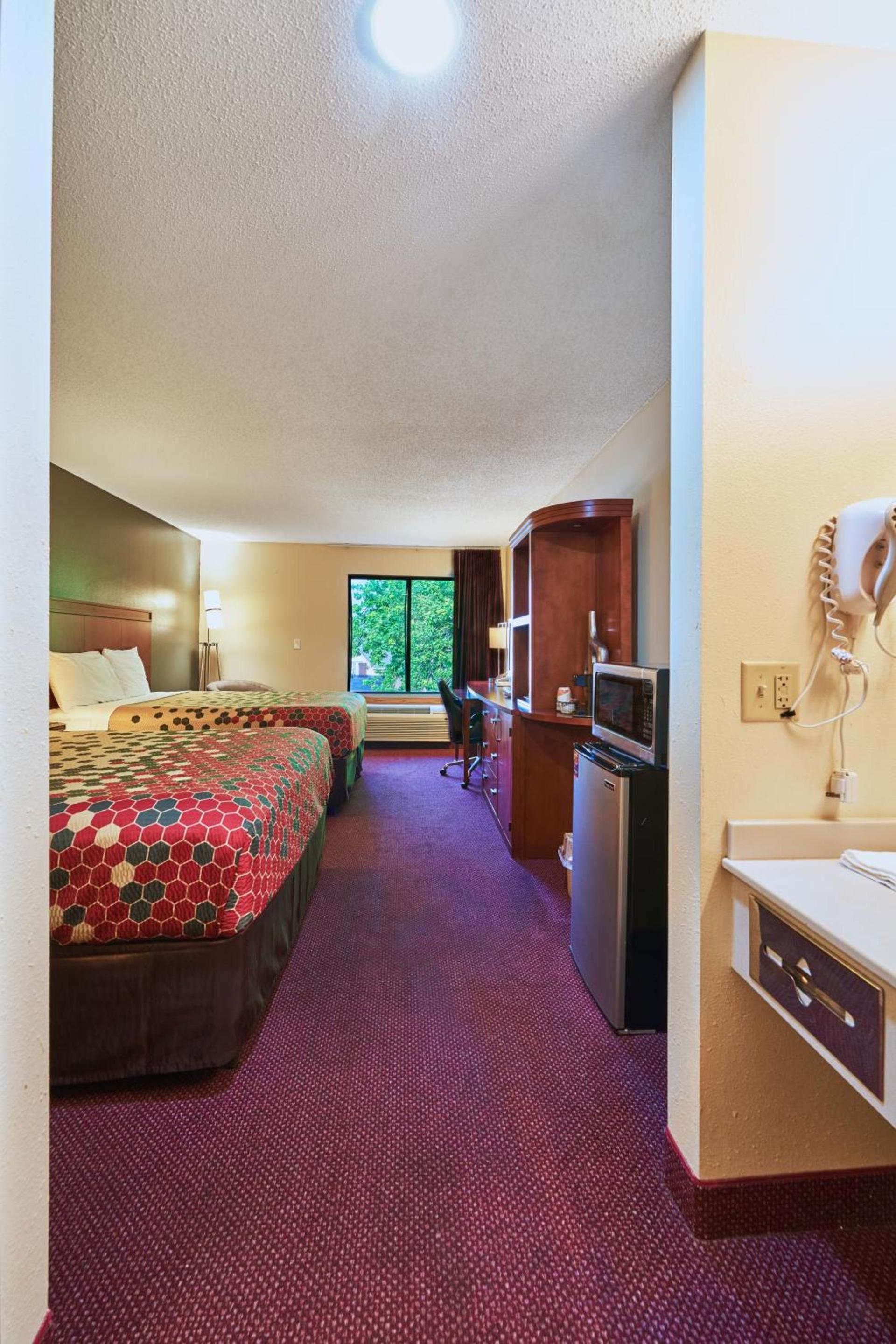 Econo Lodge Maquoketa photo 40