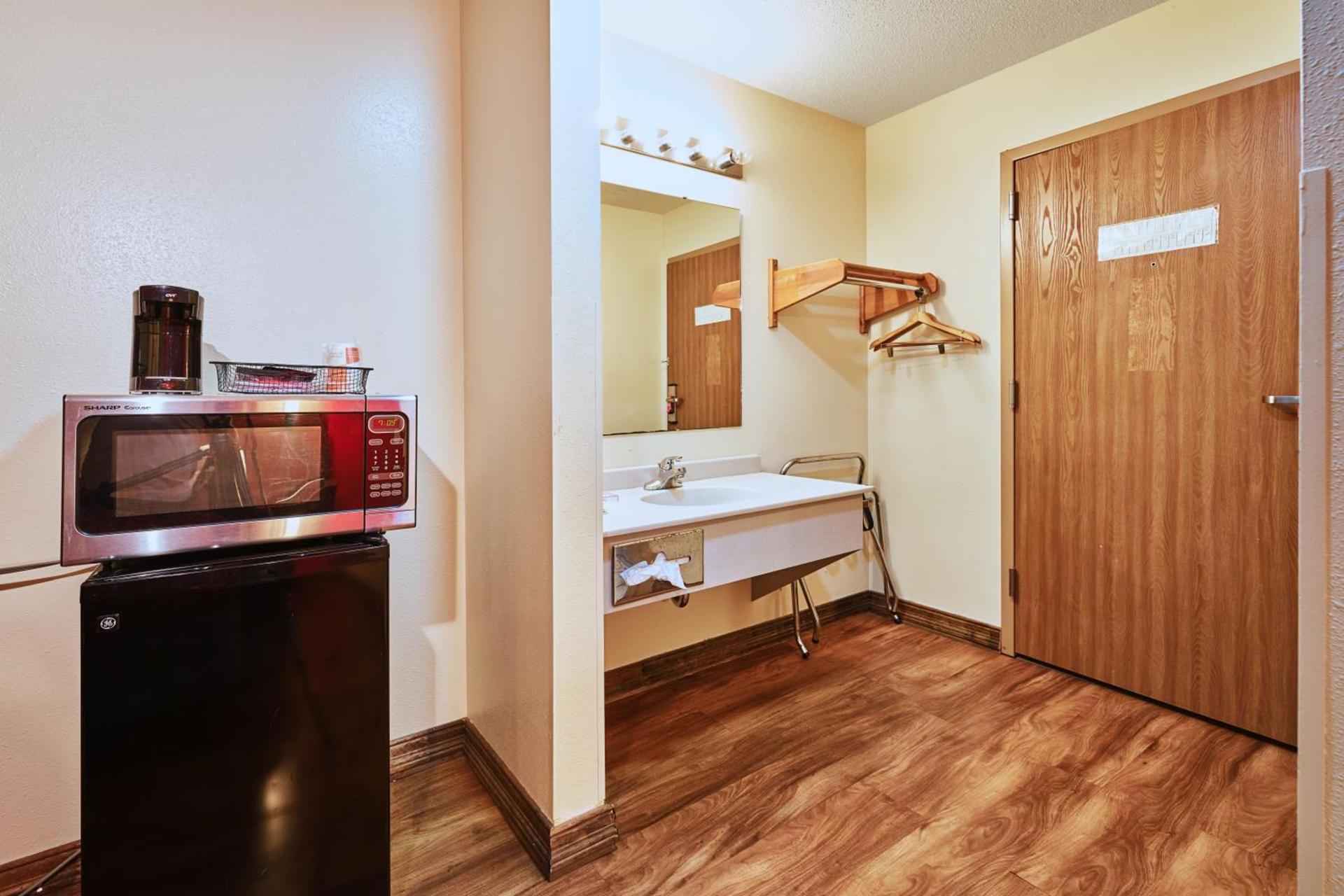 Econo Lodge Maquoketa photo 47