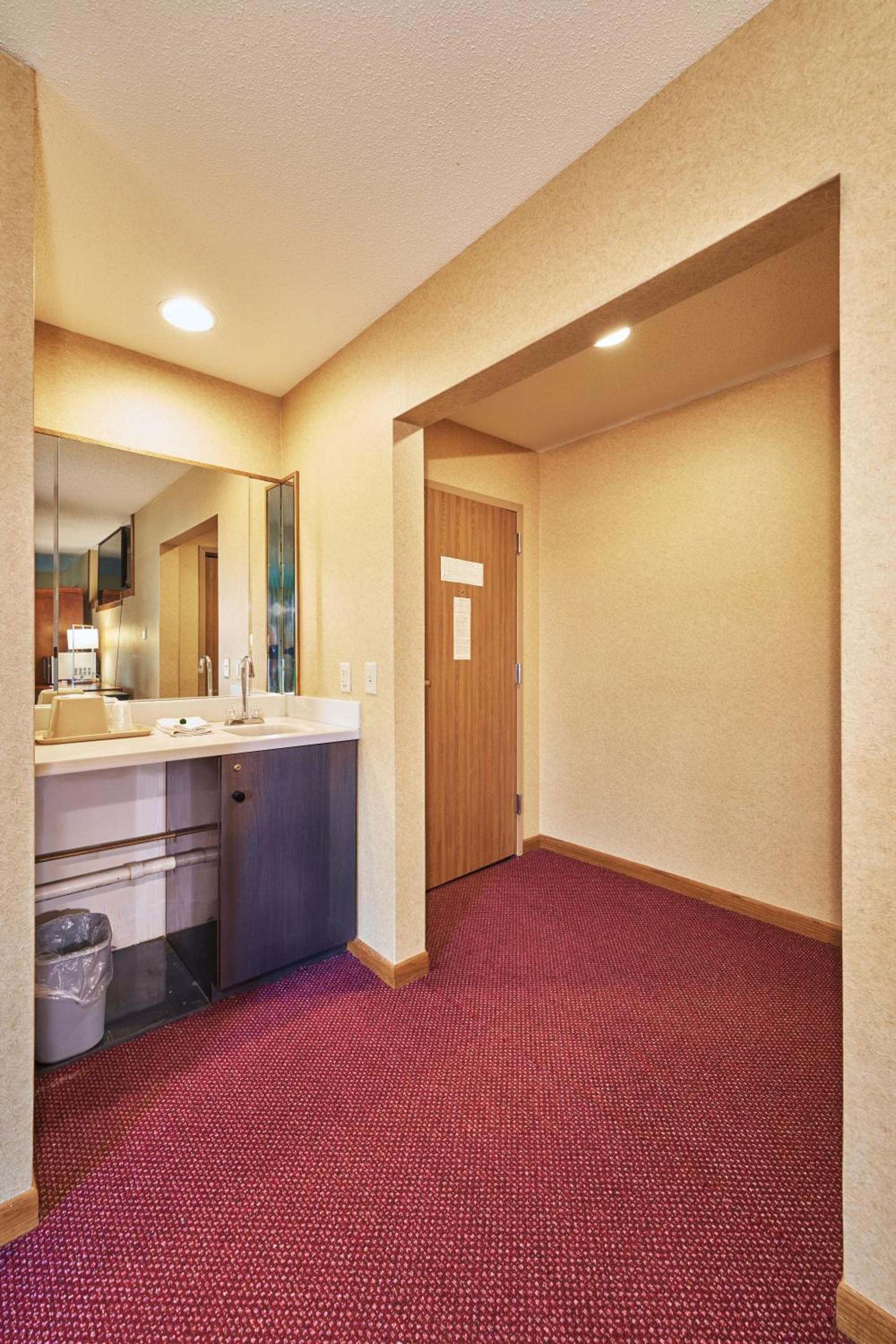 Econo Lodge Maquoketa photo 53