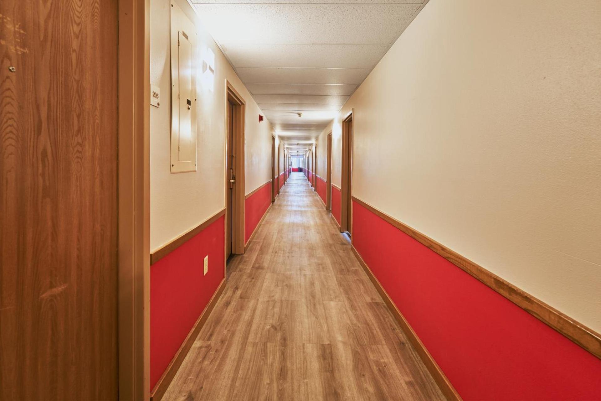 Econo Lodge Maquoketa photo 59