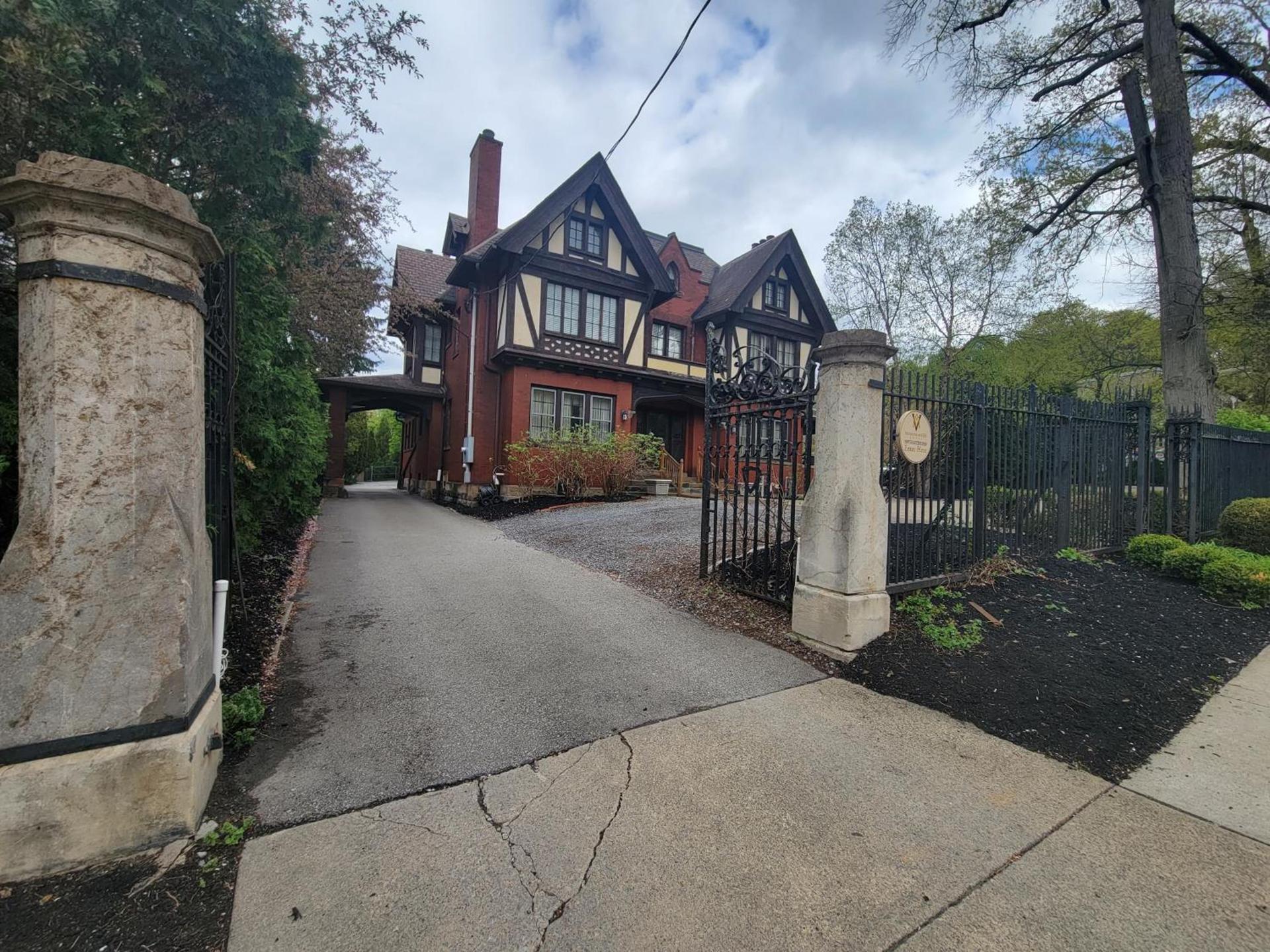 Mansions on Fifth photo 2
