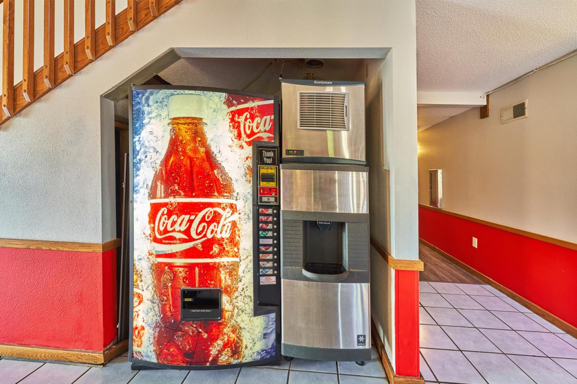 Econo Lodge Maquoketa photo 34