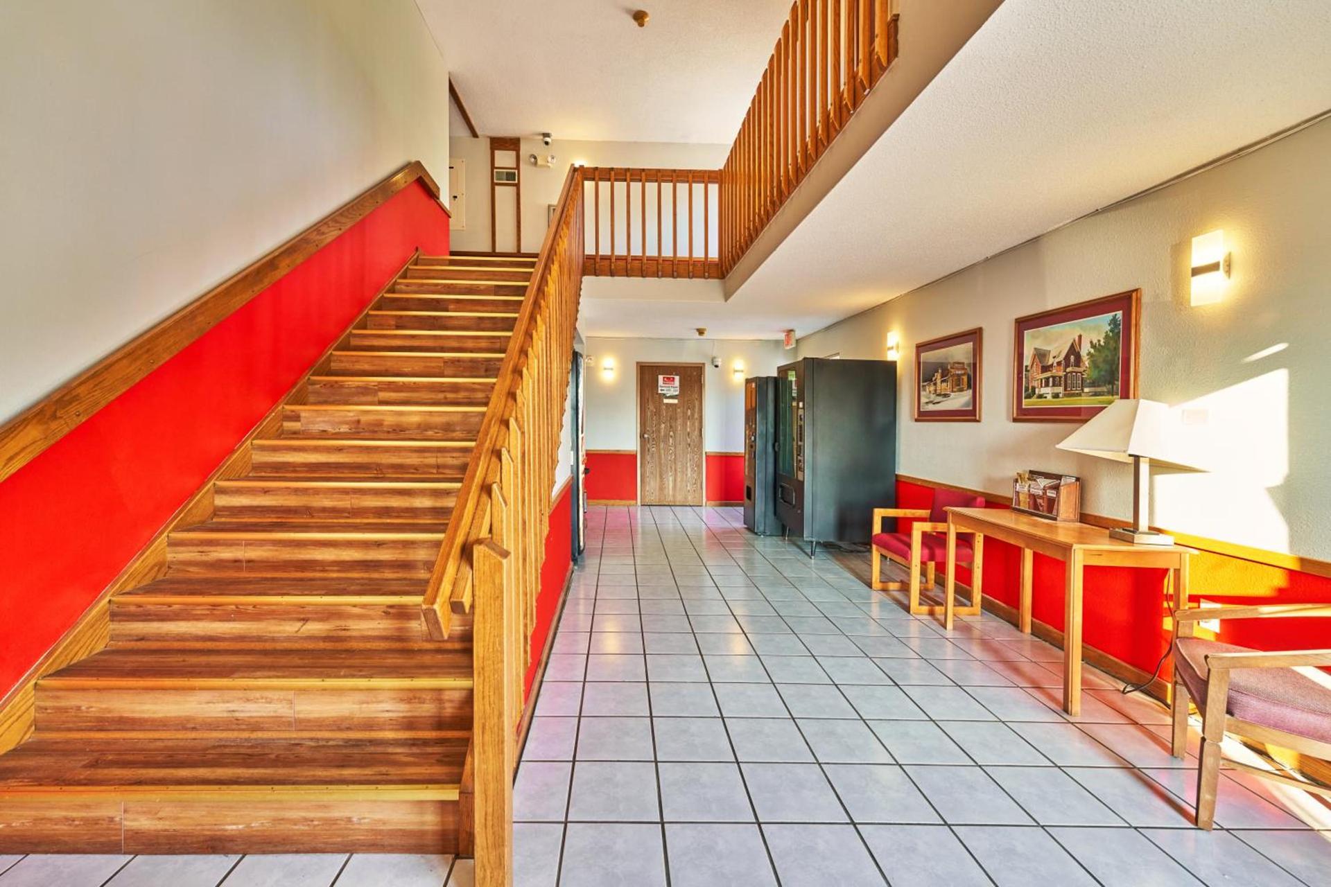 Econo Lodge Maquoketa photo 31