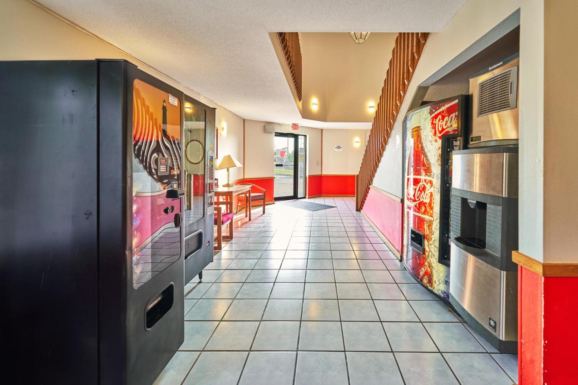 Econo Lodge Maquoketa photo 32