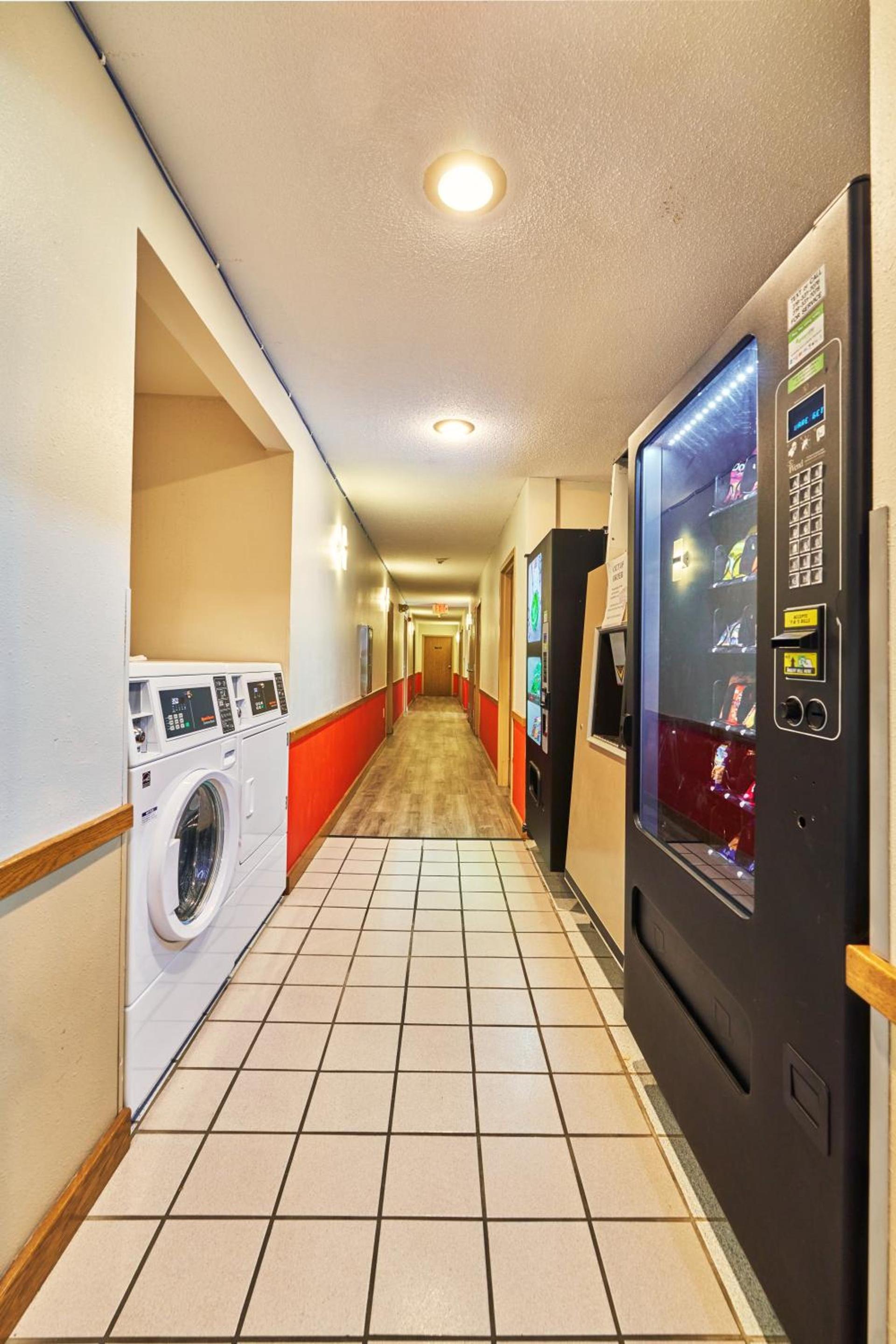 Econo Lodge Maquoketa photo 30