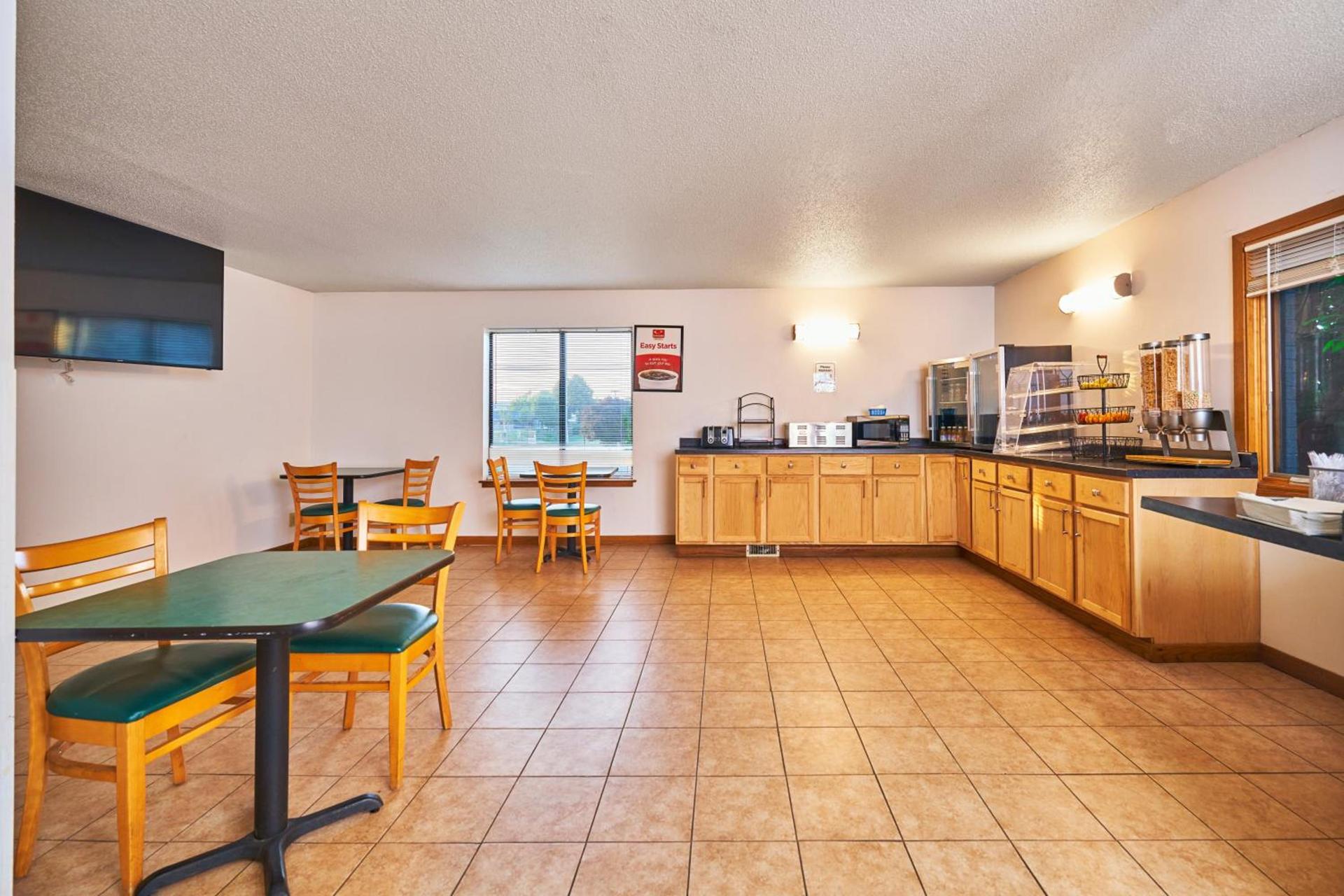 Econo Lodge Maquoketa photo 63