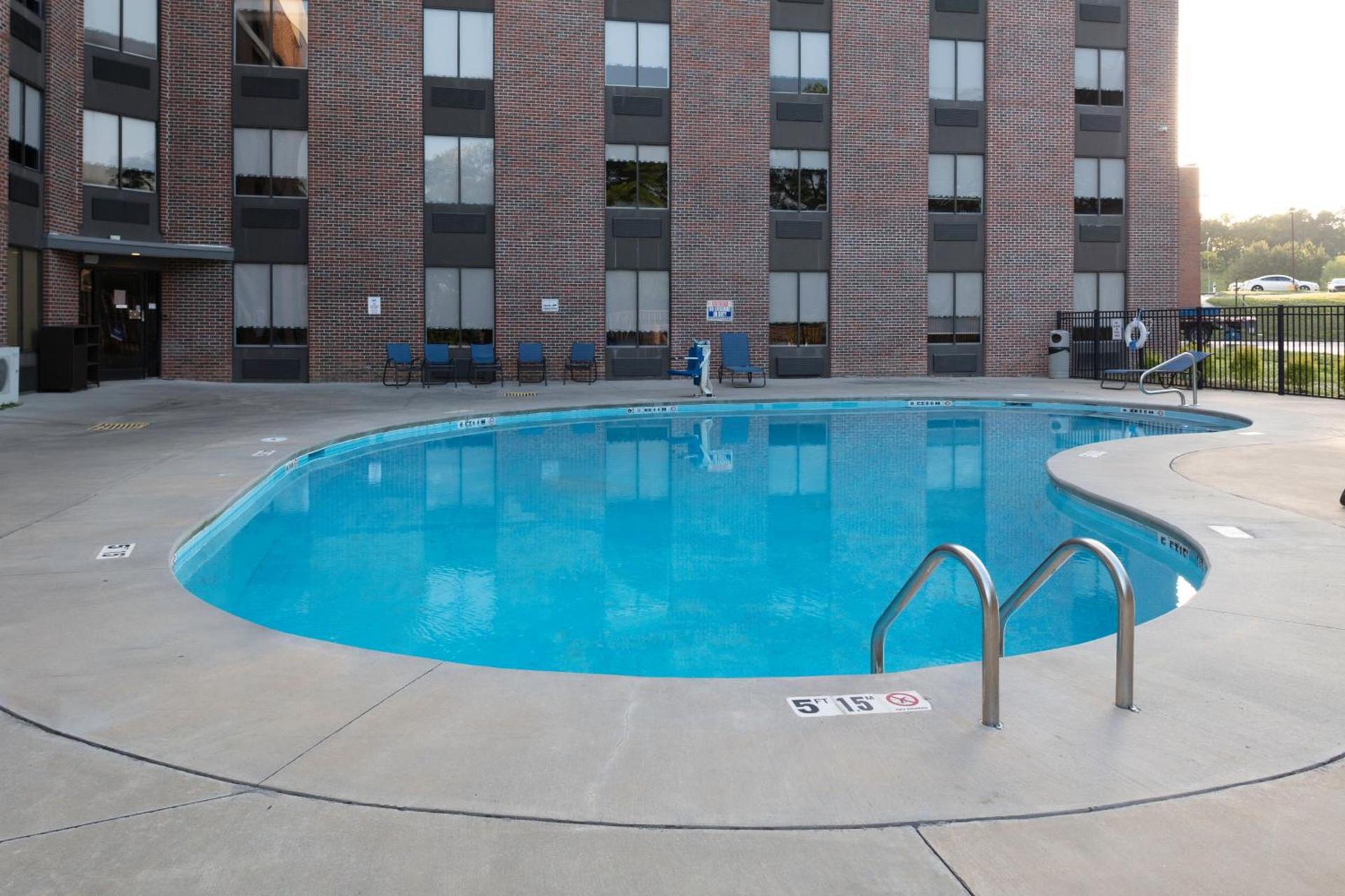 Holiday Inn Express - Rocky Mount - Sports Center by IHG photo 23