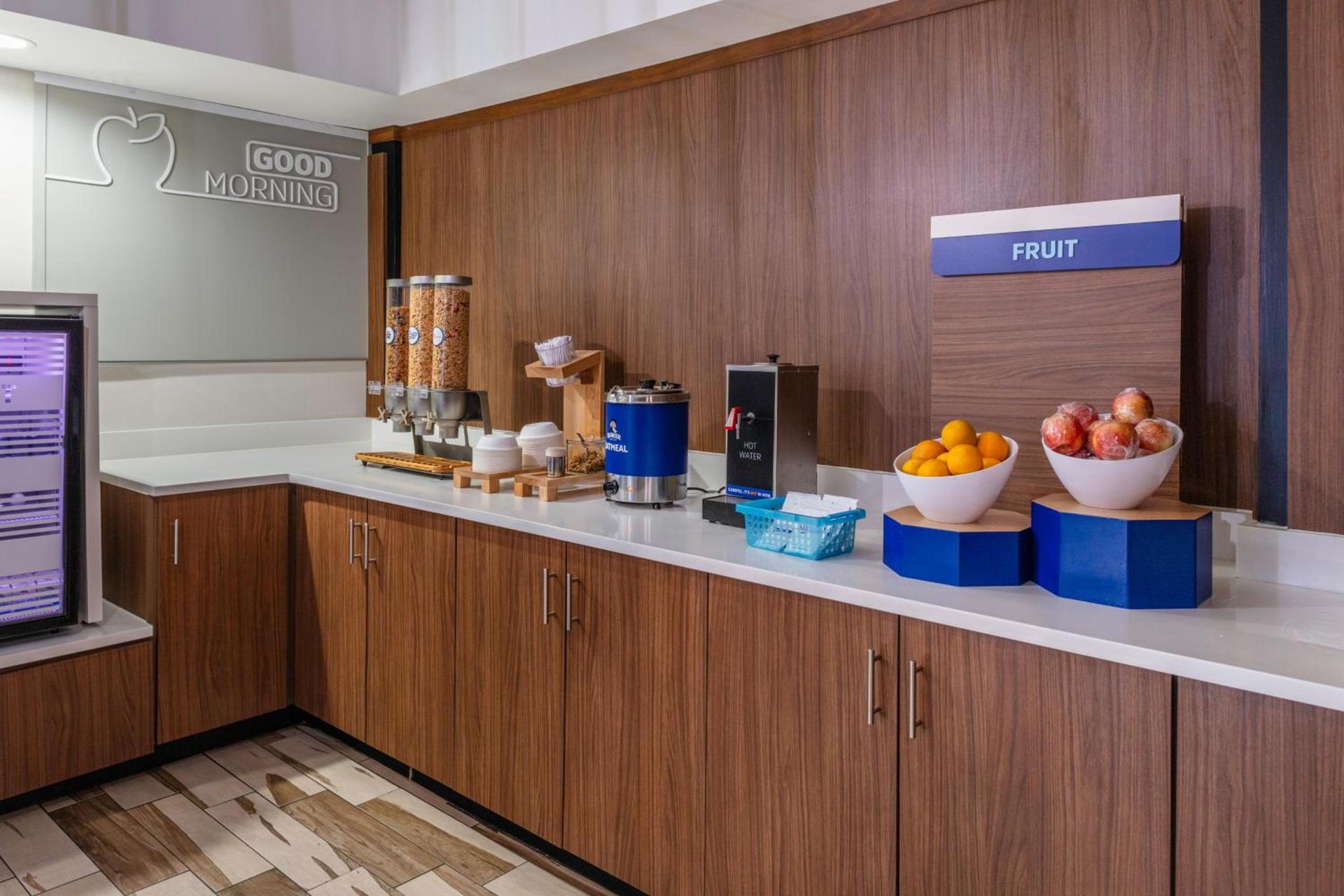 Holiday Inn Express - Rocky Mount - Sports Center by IHG photo 26