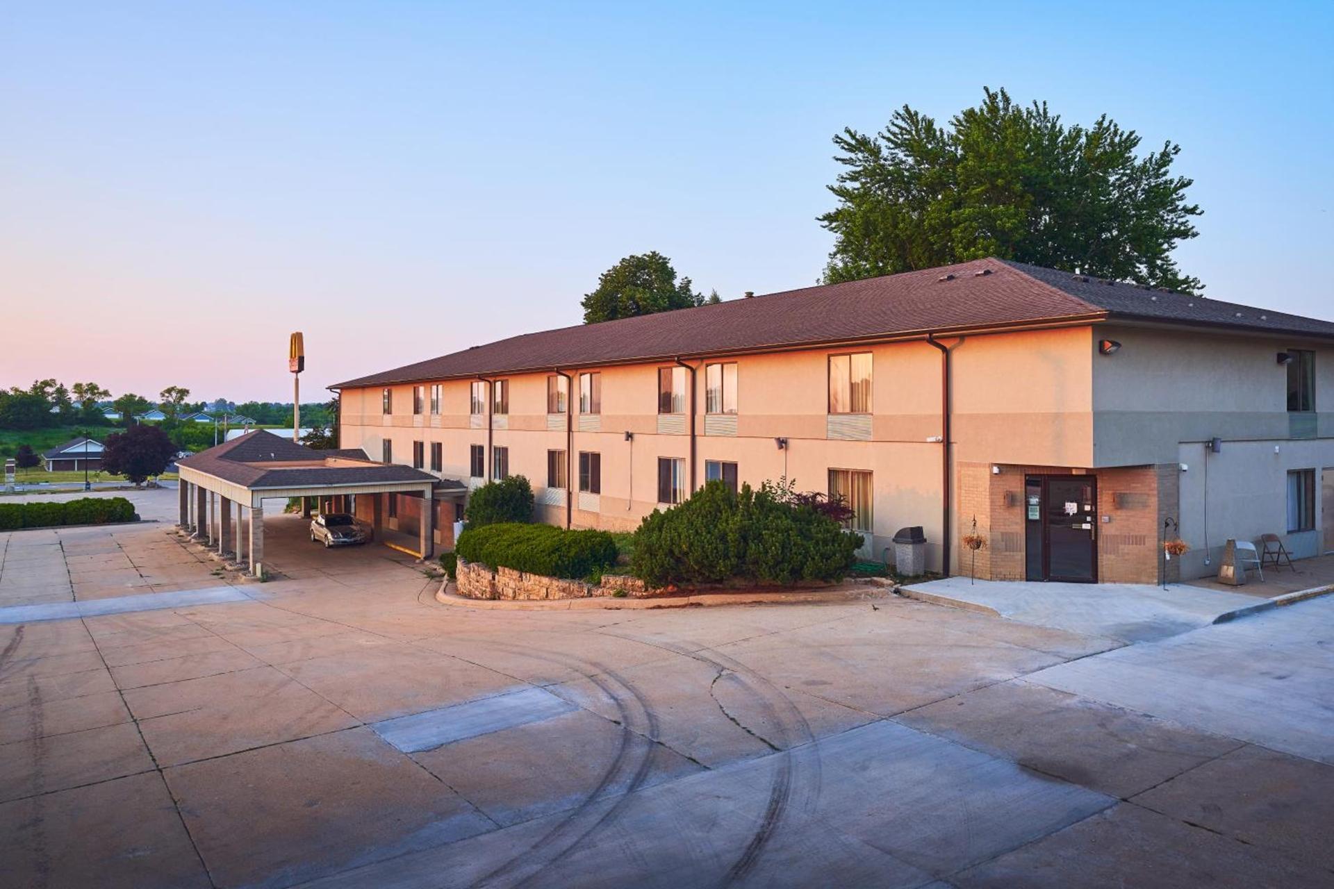 Econo Lodge Maquoketa photo 18