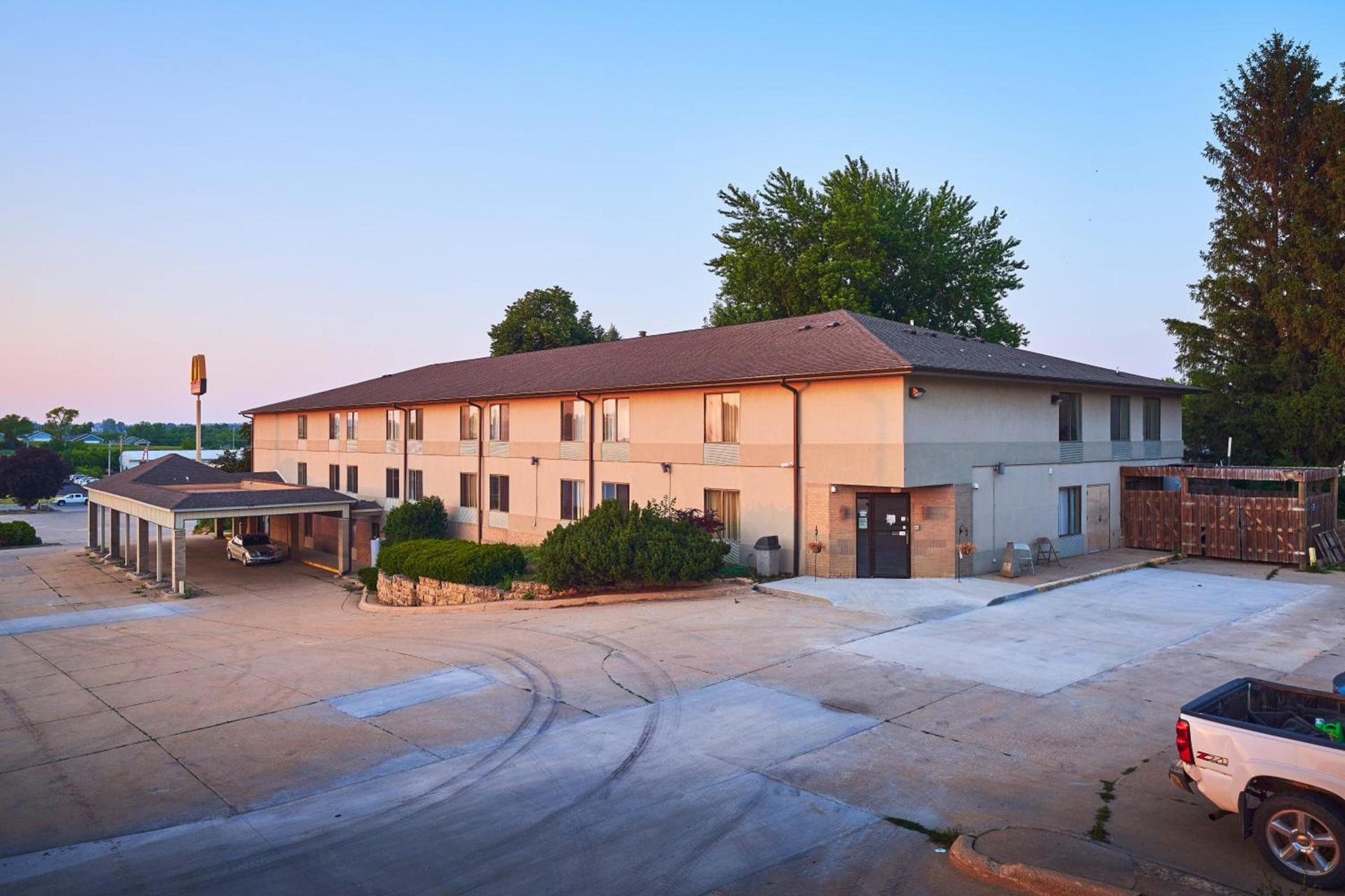 Econo Lodge Maquoketa photo 13