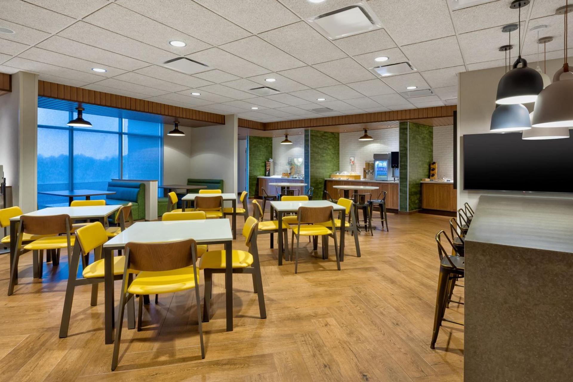 Fairfield by Marriott Inn & Suites Grand Rapids North photo 21