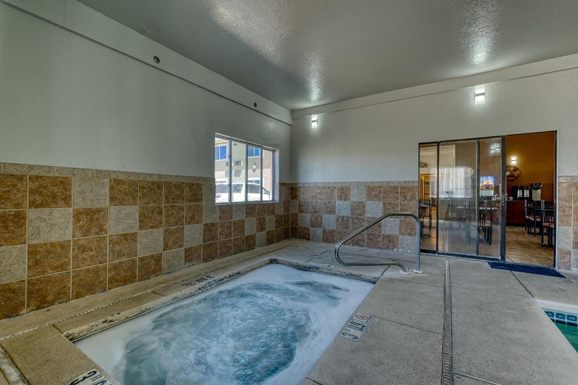 Super 8 by Wyndham Alamosa photo 17