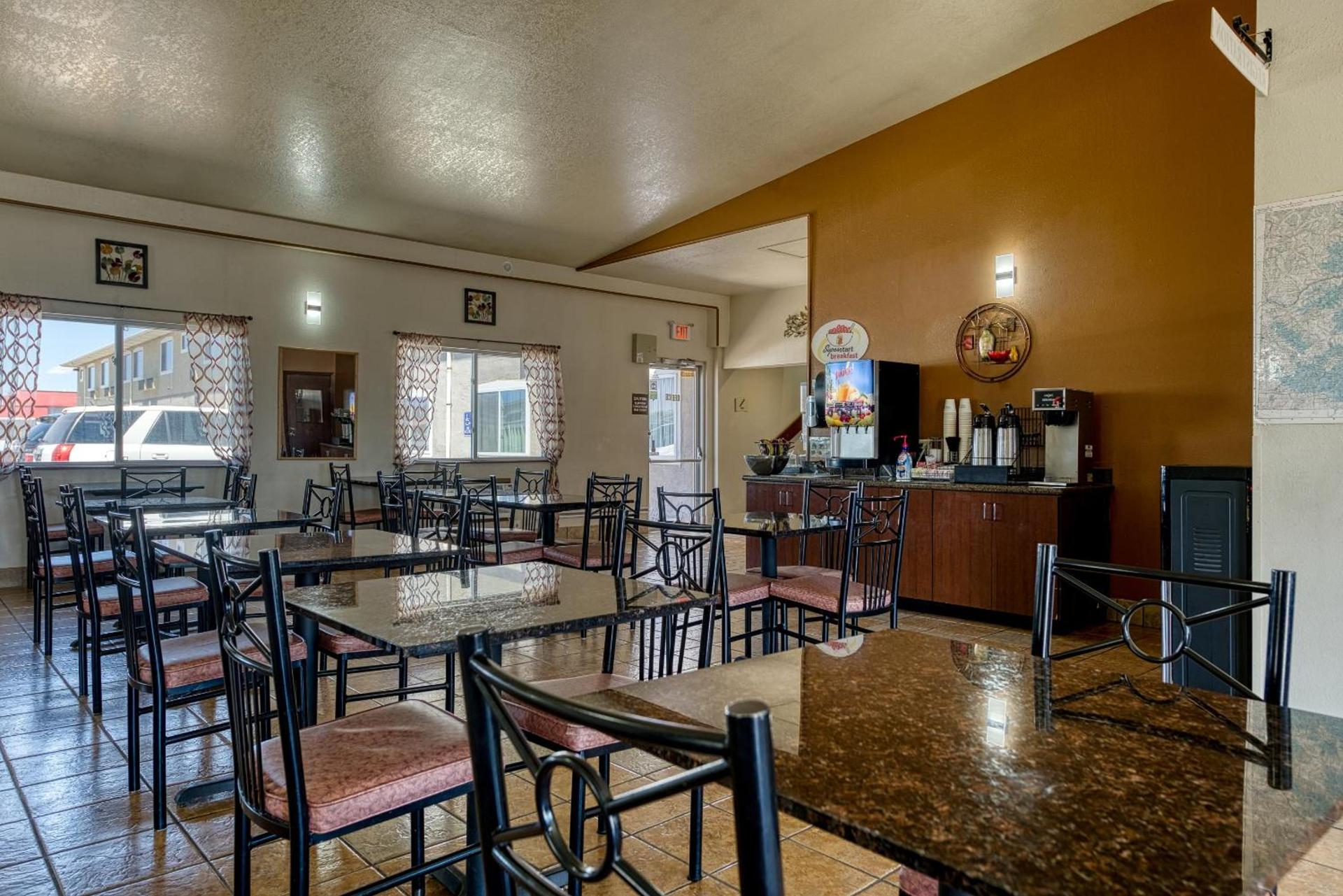 Super 8 by Wyndham Alamosa photo 8