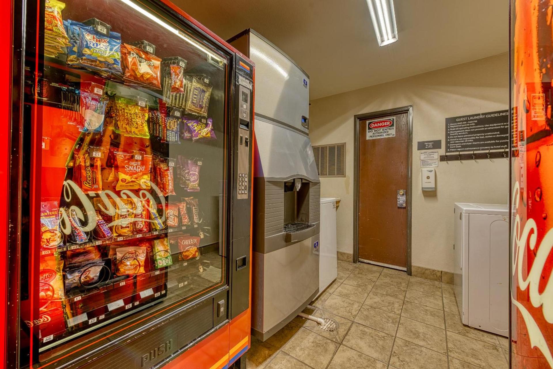 Super 8 by Wyndham Alamosa photo 19