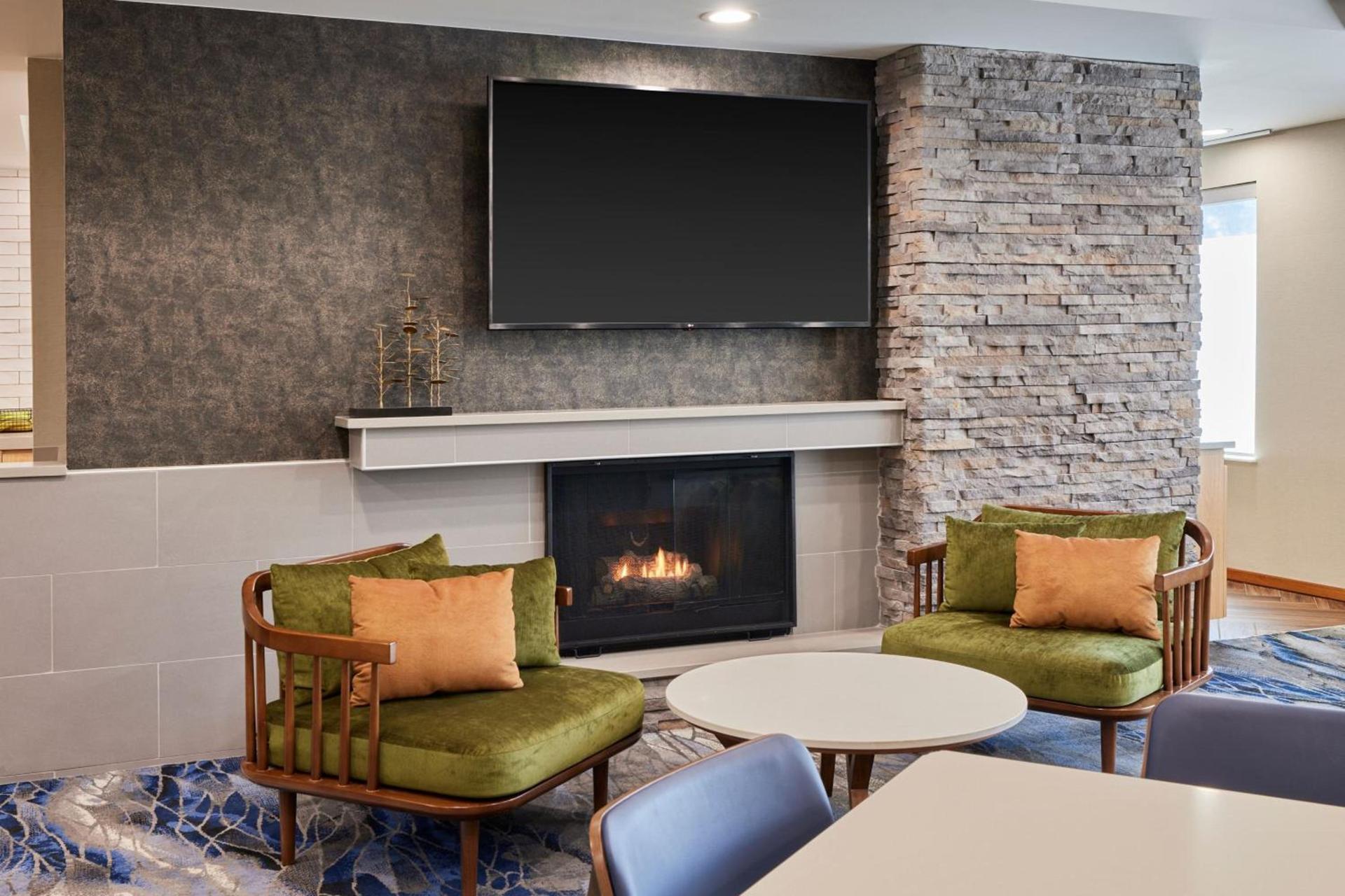 Fairfield Inn & Suites Burlington photo 6