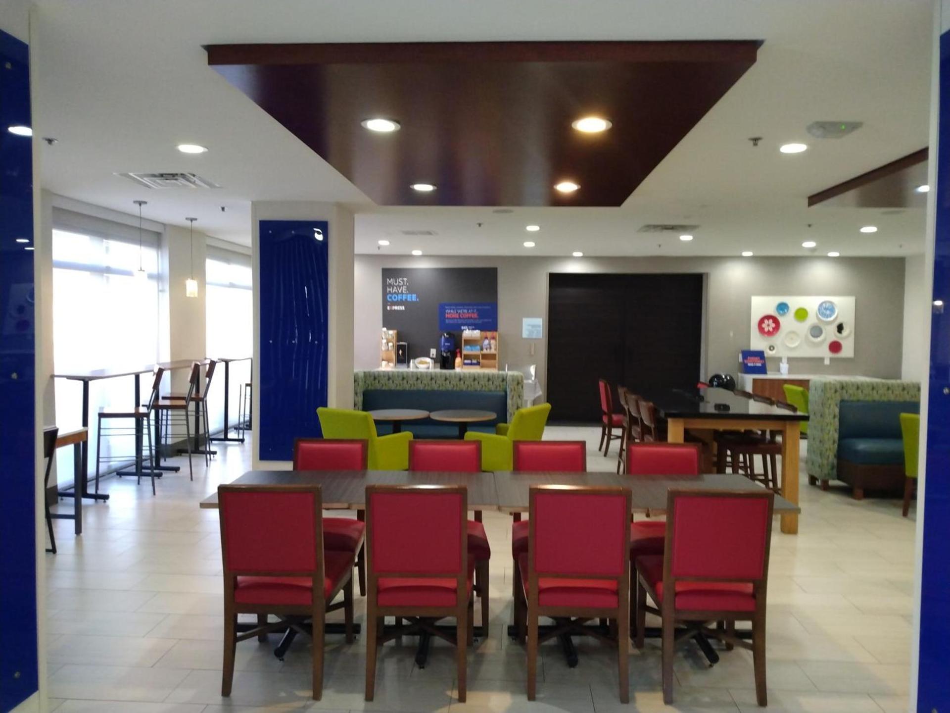 Holiday Inn Express Hotel & Suites Albuquerque Midtown by IHG photo 6