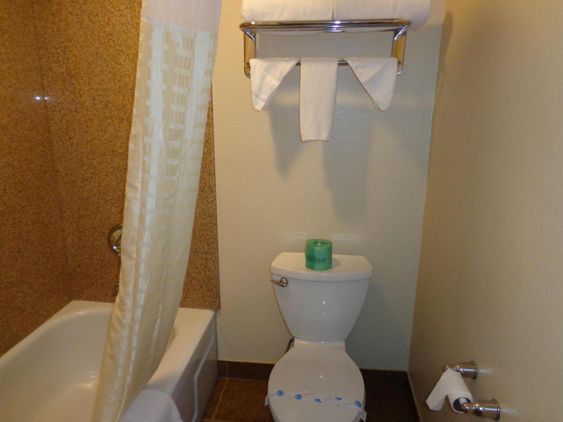 Economy Inn Express Warren photo 6