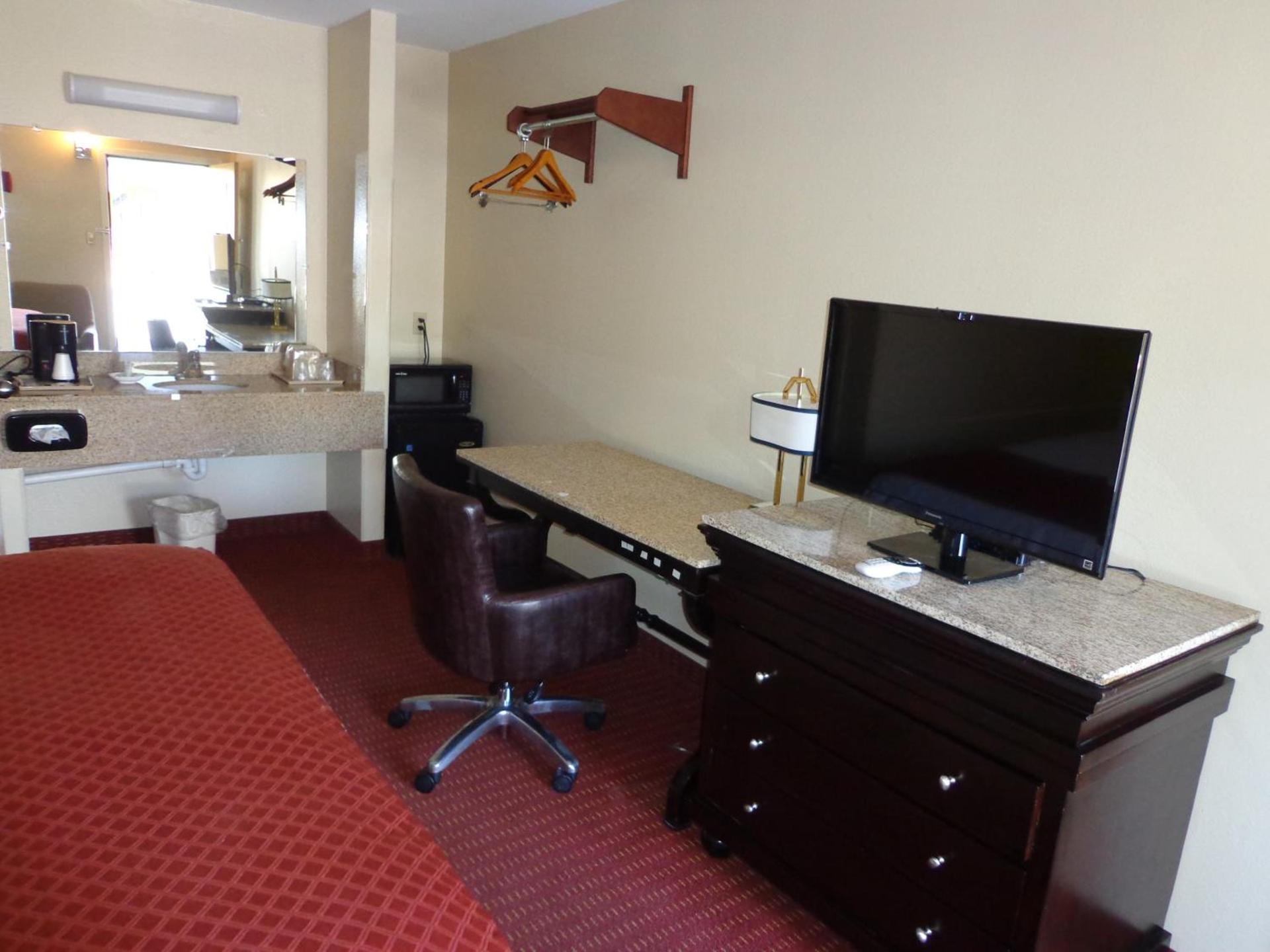Economy Inn Express Warren photo 11