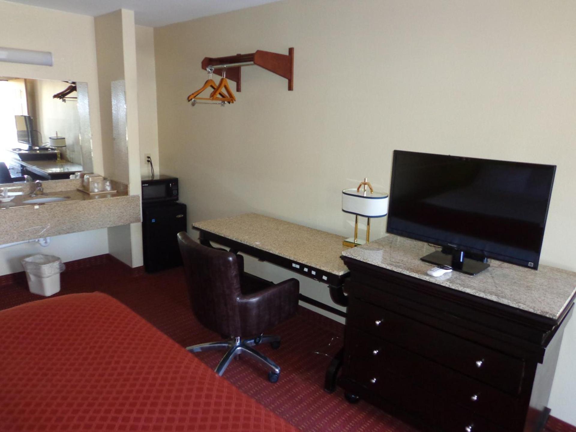 Economy Inn Express Warren photo 12