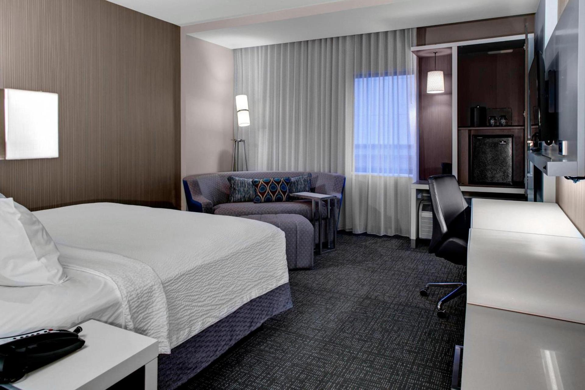 Courtyard by Marriott Carrollton photo 13