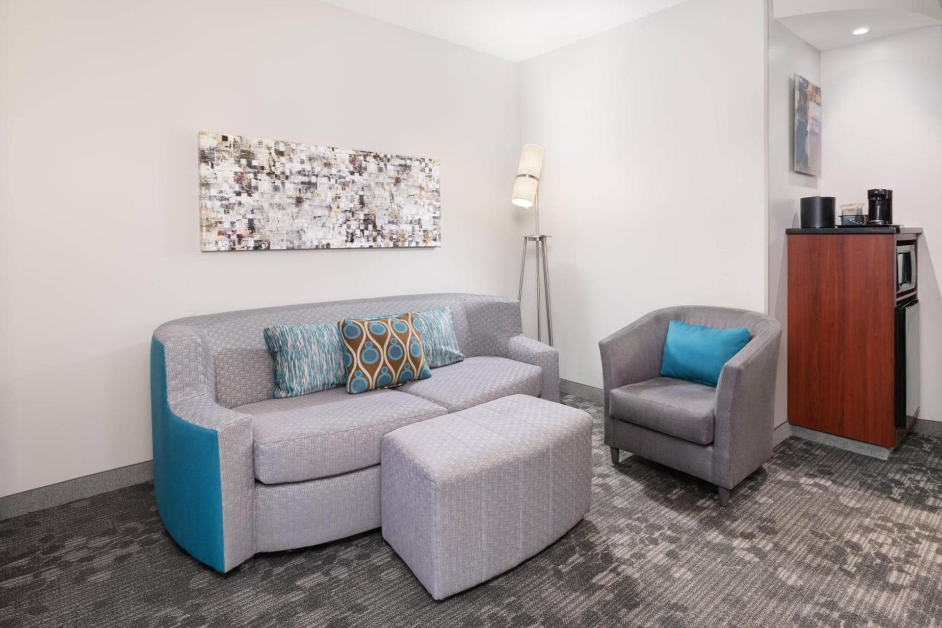 Courtyard by Marriott Pittsburgh Washington Meadow Lands photo 8