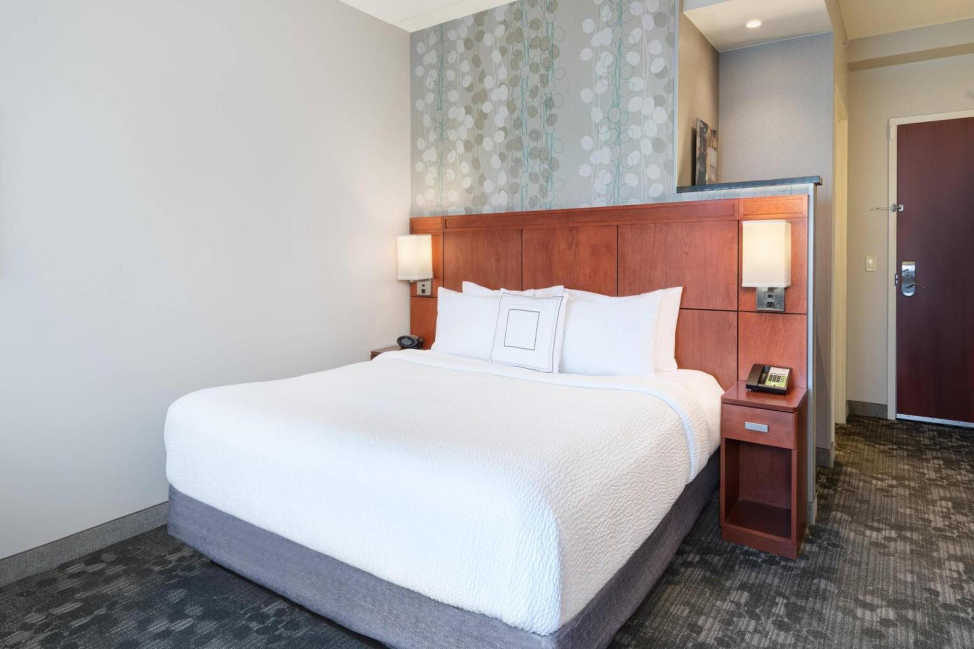 Courtyard by Marriott Pittsburgh Washington Meadow Lands photo 10