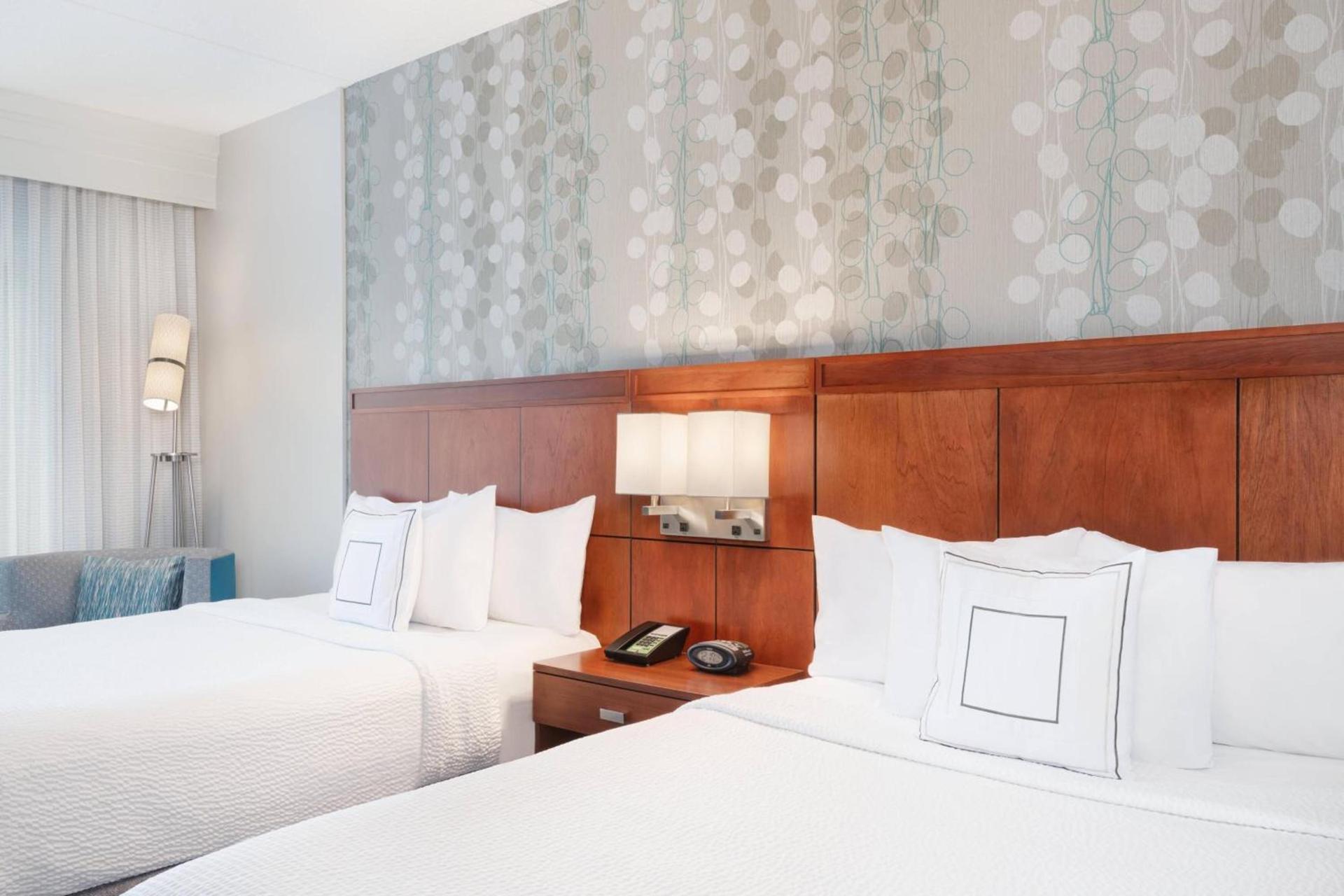 Courtyard by Marriott Pittsburgh Washington Meadow Lands photo 12