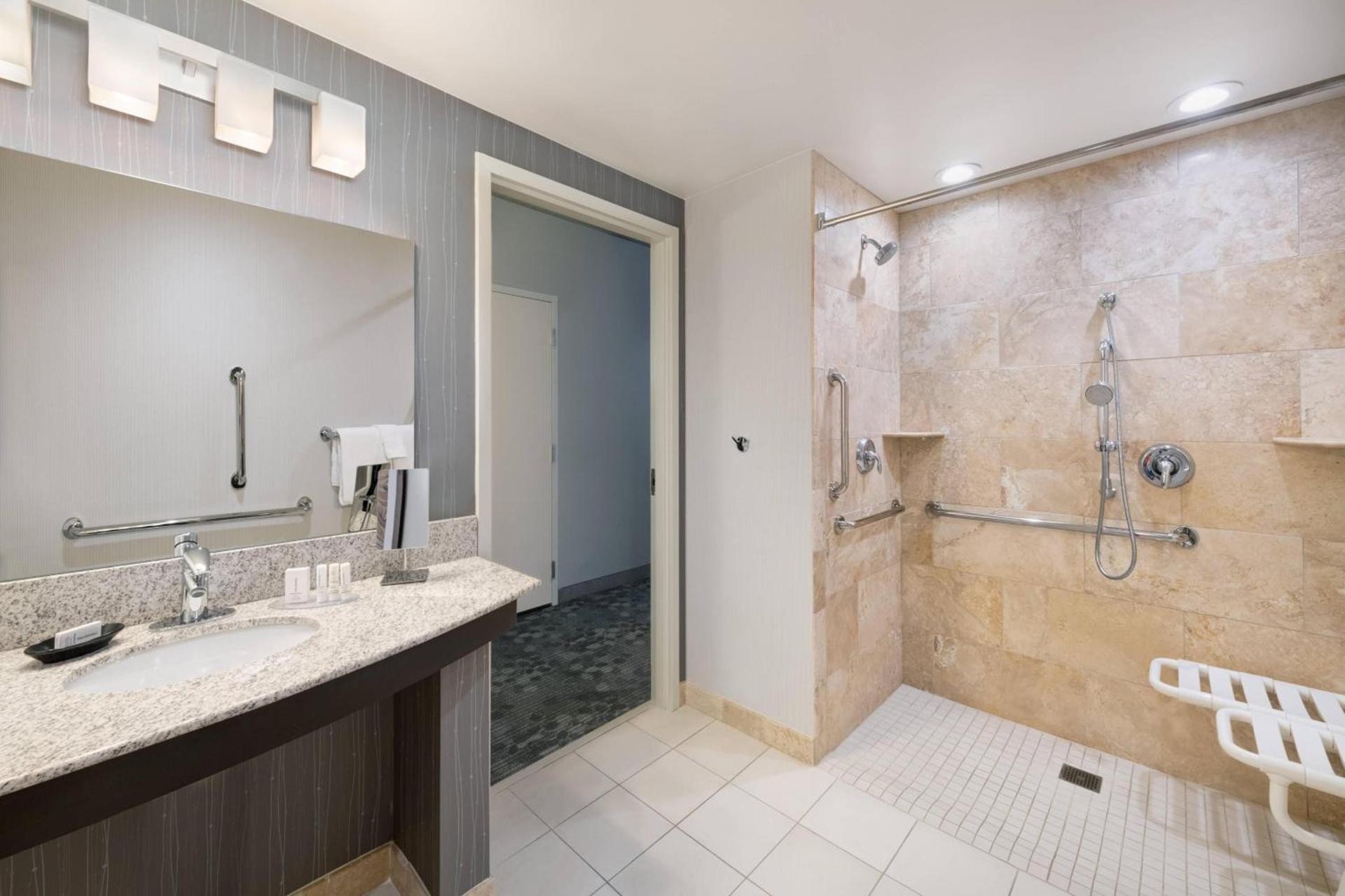 Courtyard by Marriott Pittsburgh Washington Meadow Lands photo 18