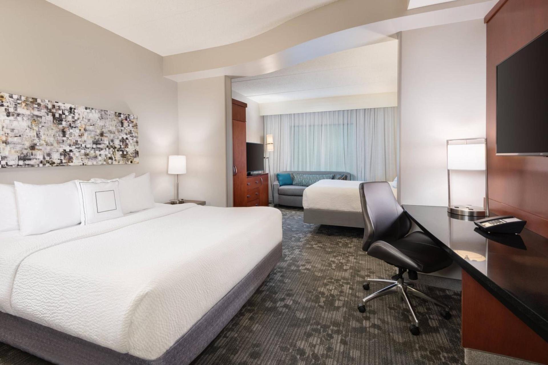 Courtyard by Marriott Pittsburgh Washington Meadow Lands photo 21