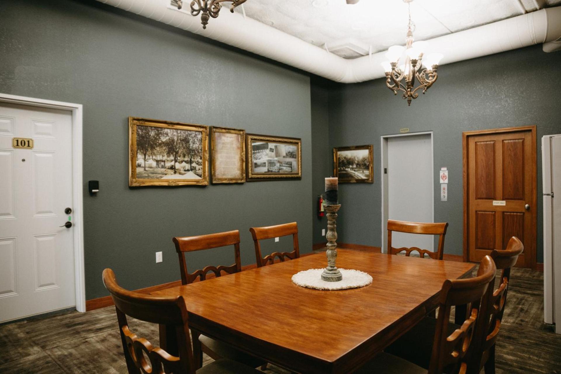Bricktown Inn photo 8