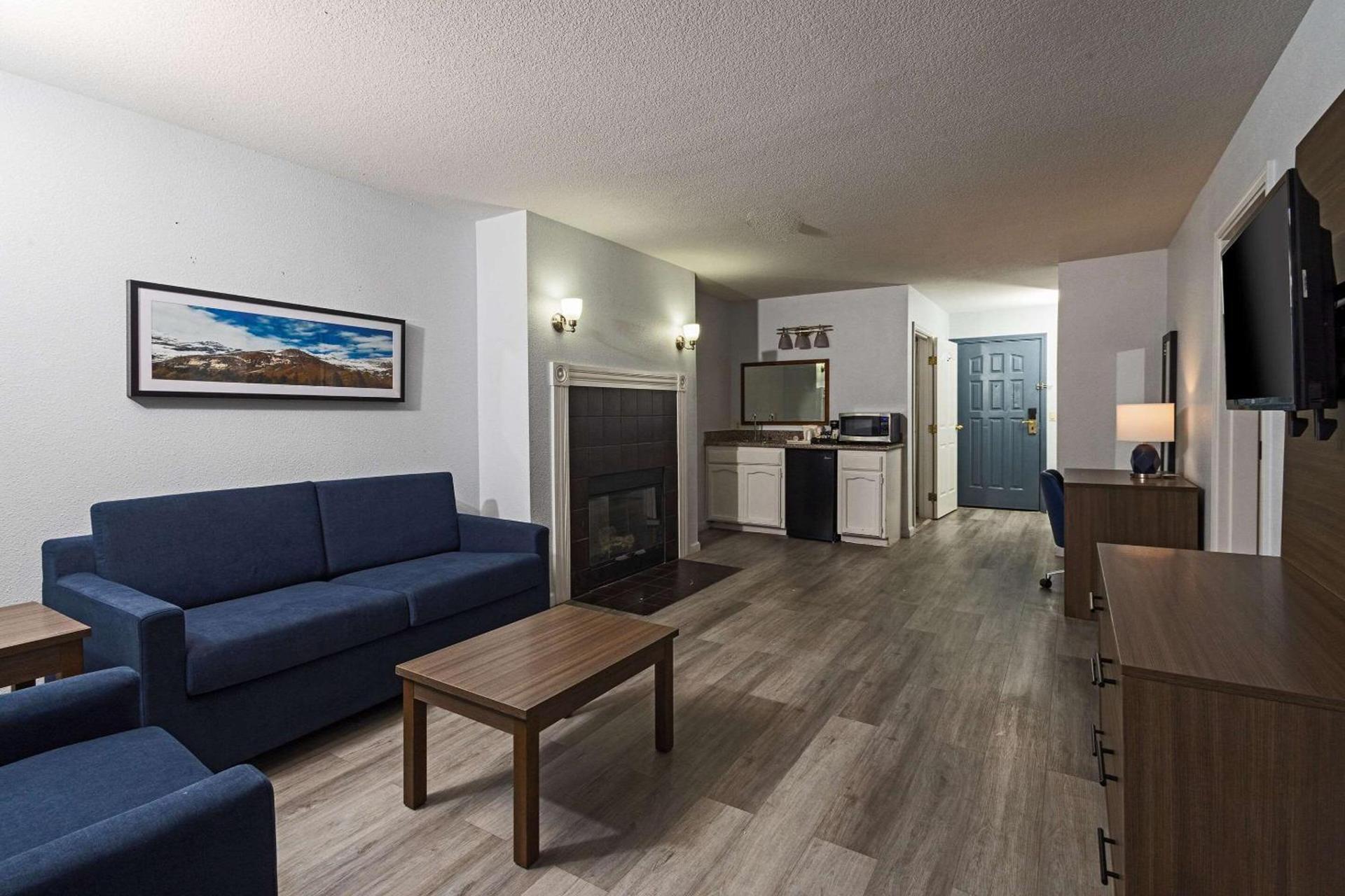 Quality Inn & Suites Tulare photo 27