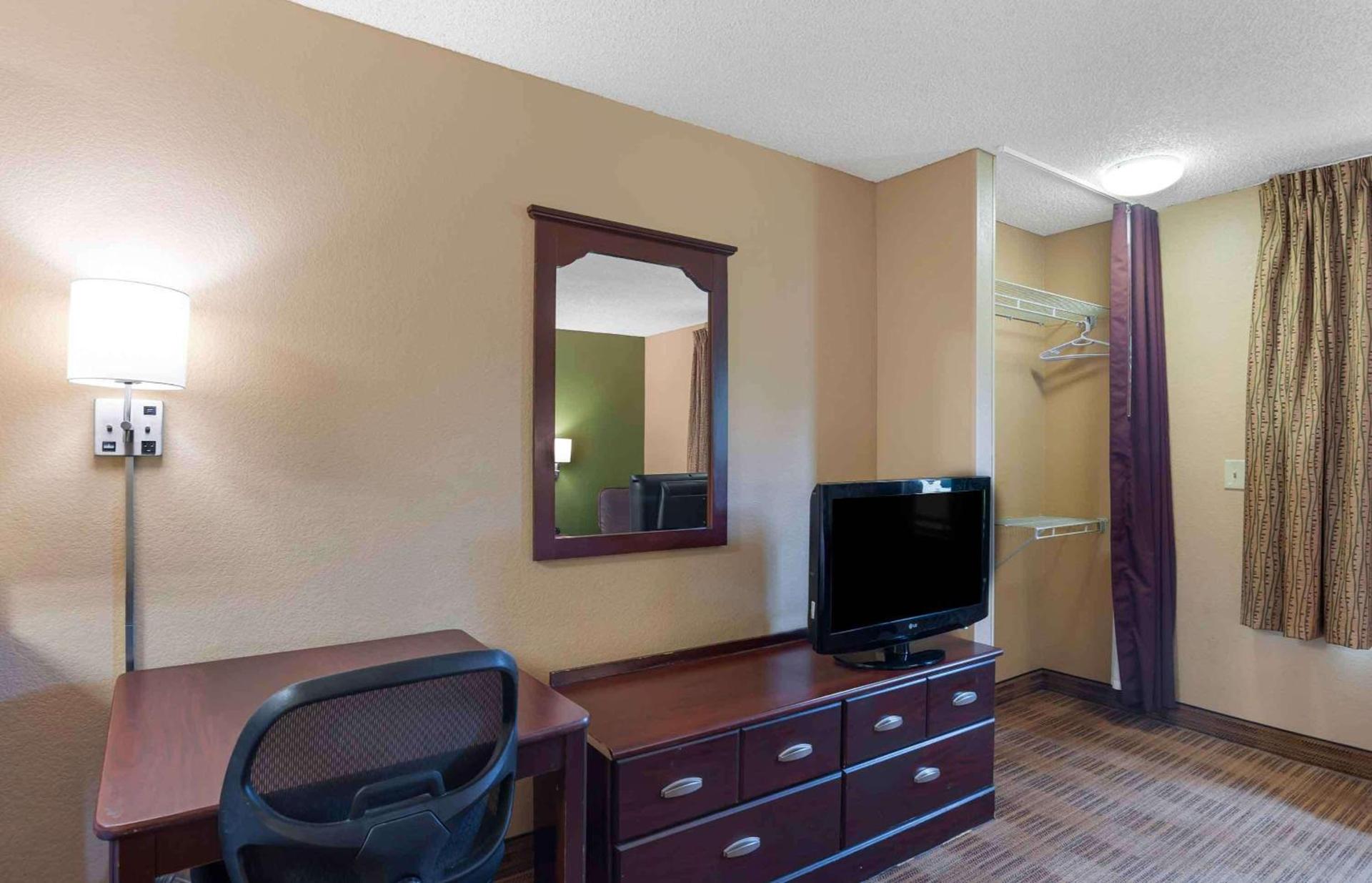 Extended Stay America Suites - San Diego - Oceanside photo 11