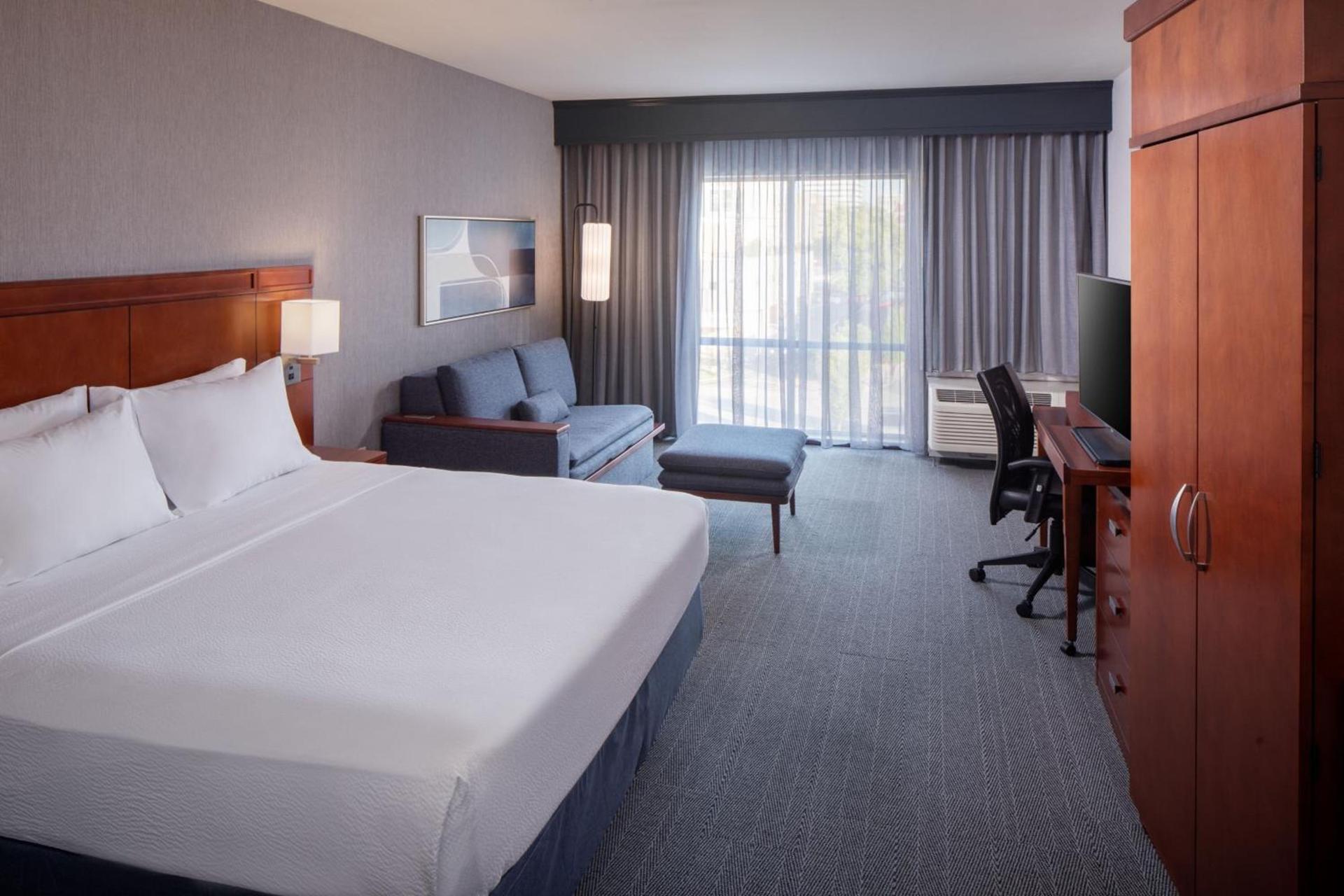 Courtyard by Marriott Charleston Downtown/Civic Center photo 21