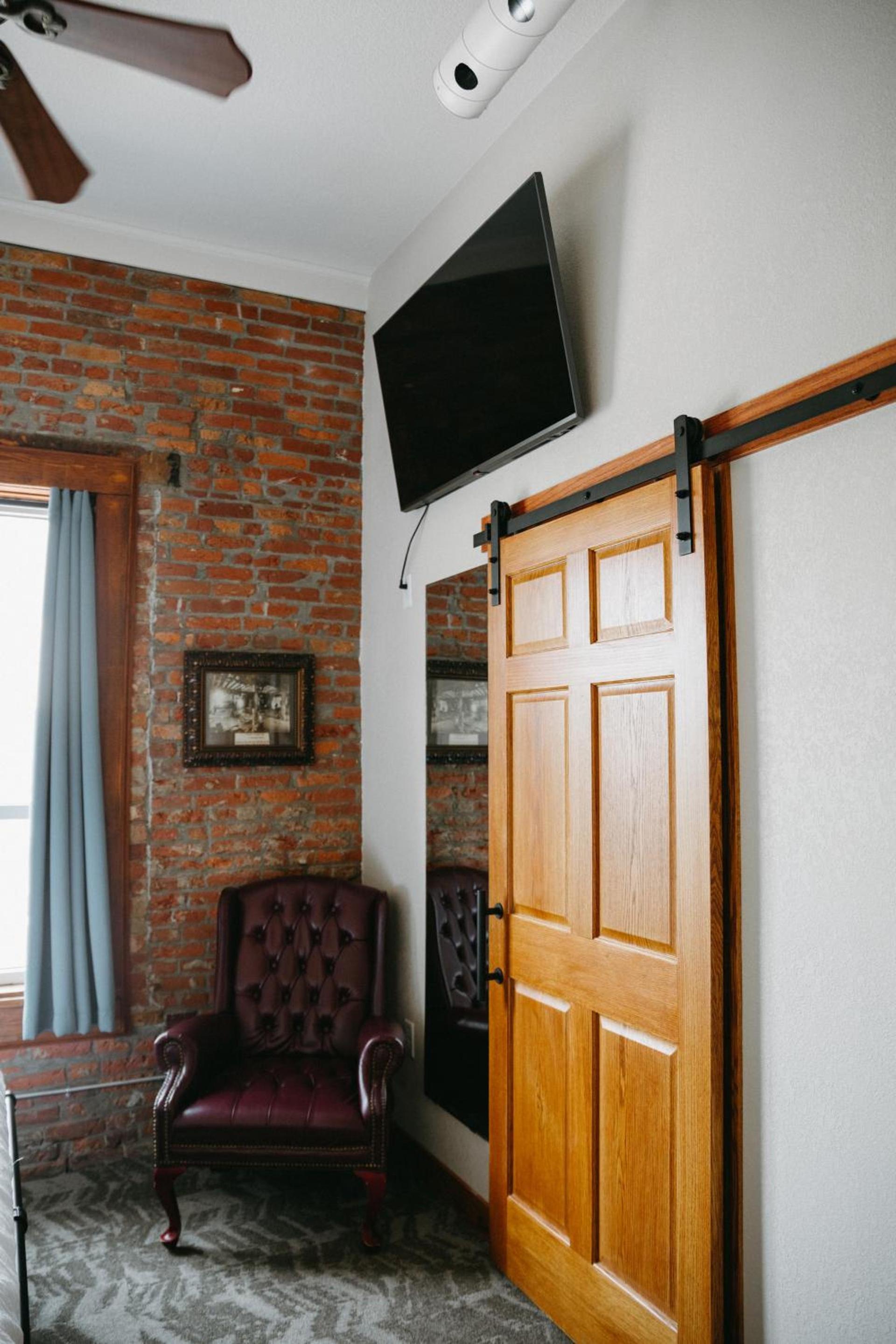 Bricktown Inn photo 23