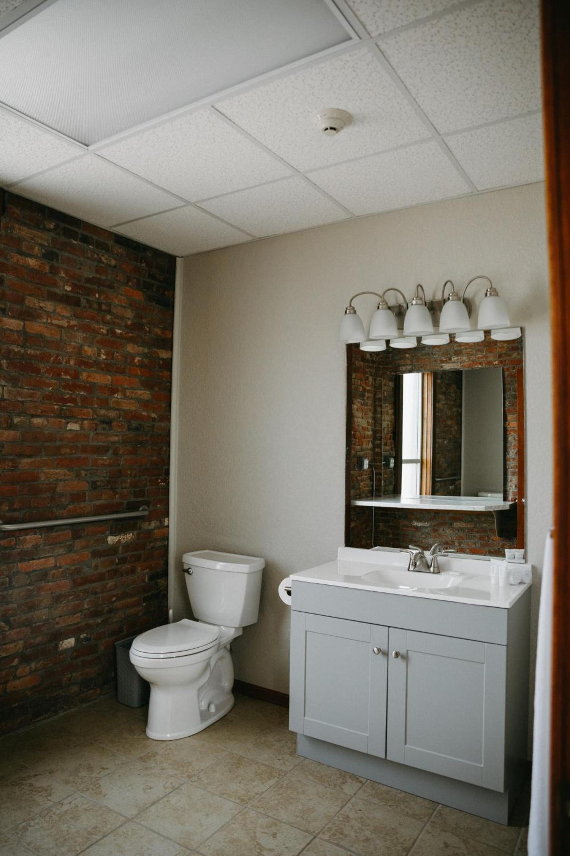 Bricktown Inn photo 36