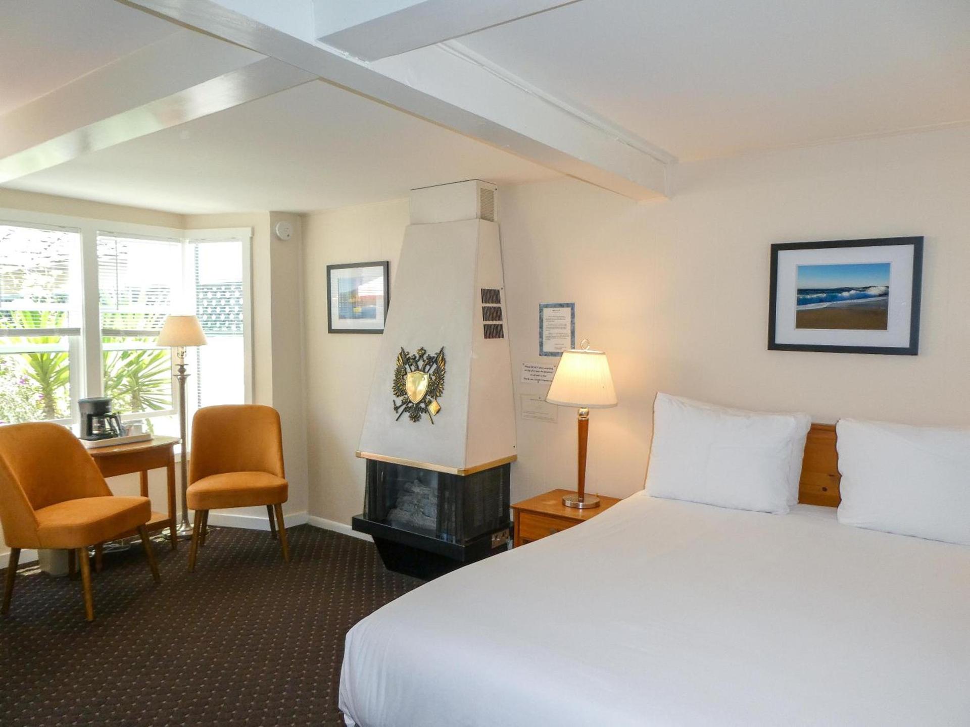 Carmel Fireplace Inn photo 30