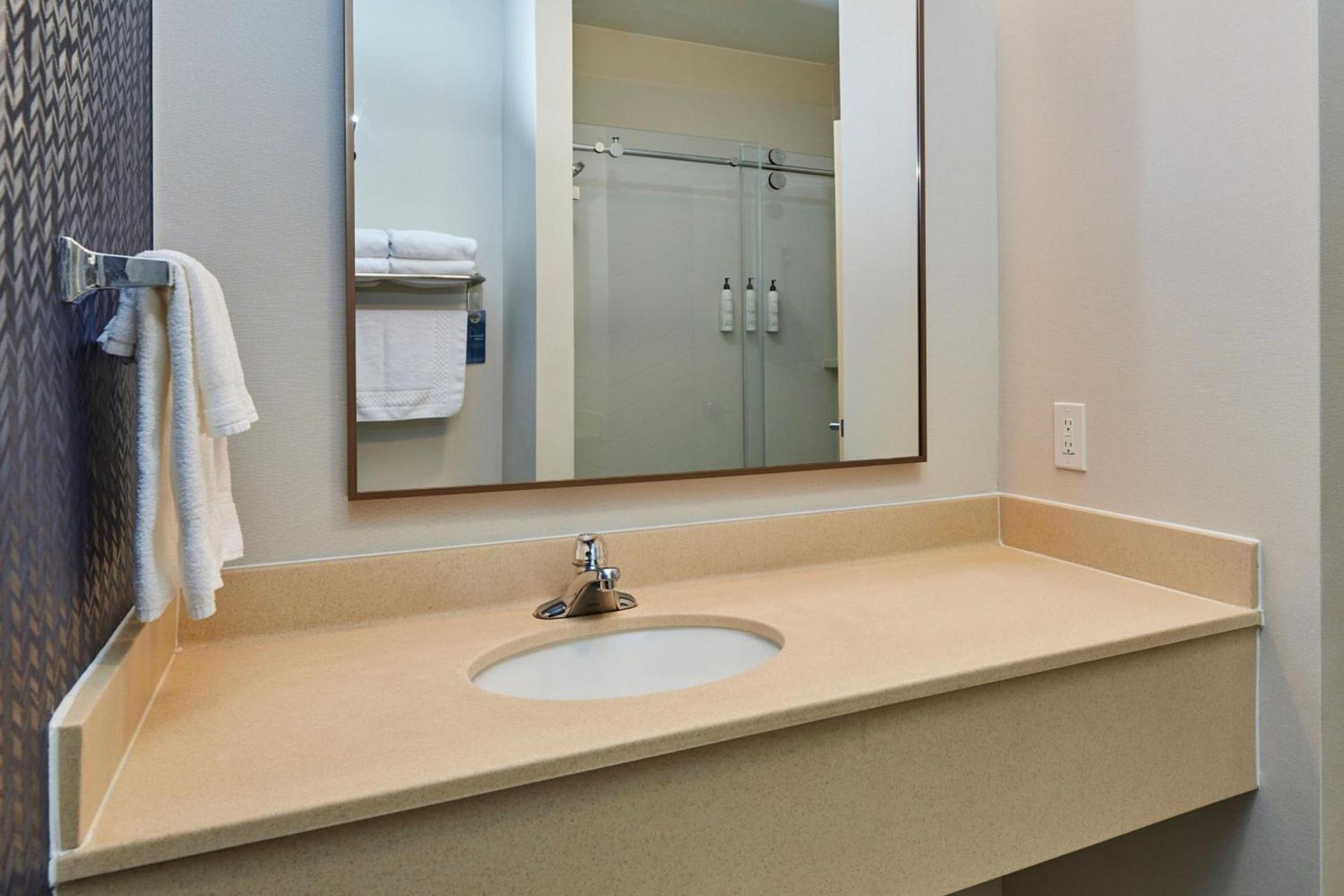 Fairfield Inn & Suites Burlington photo 17