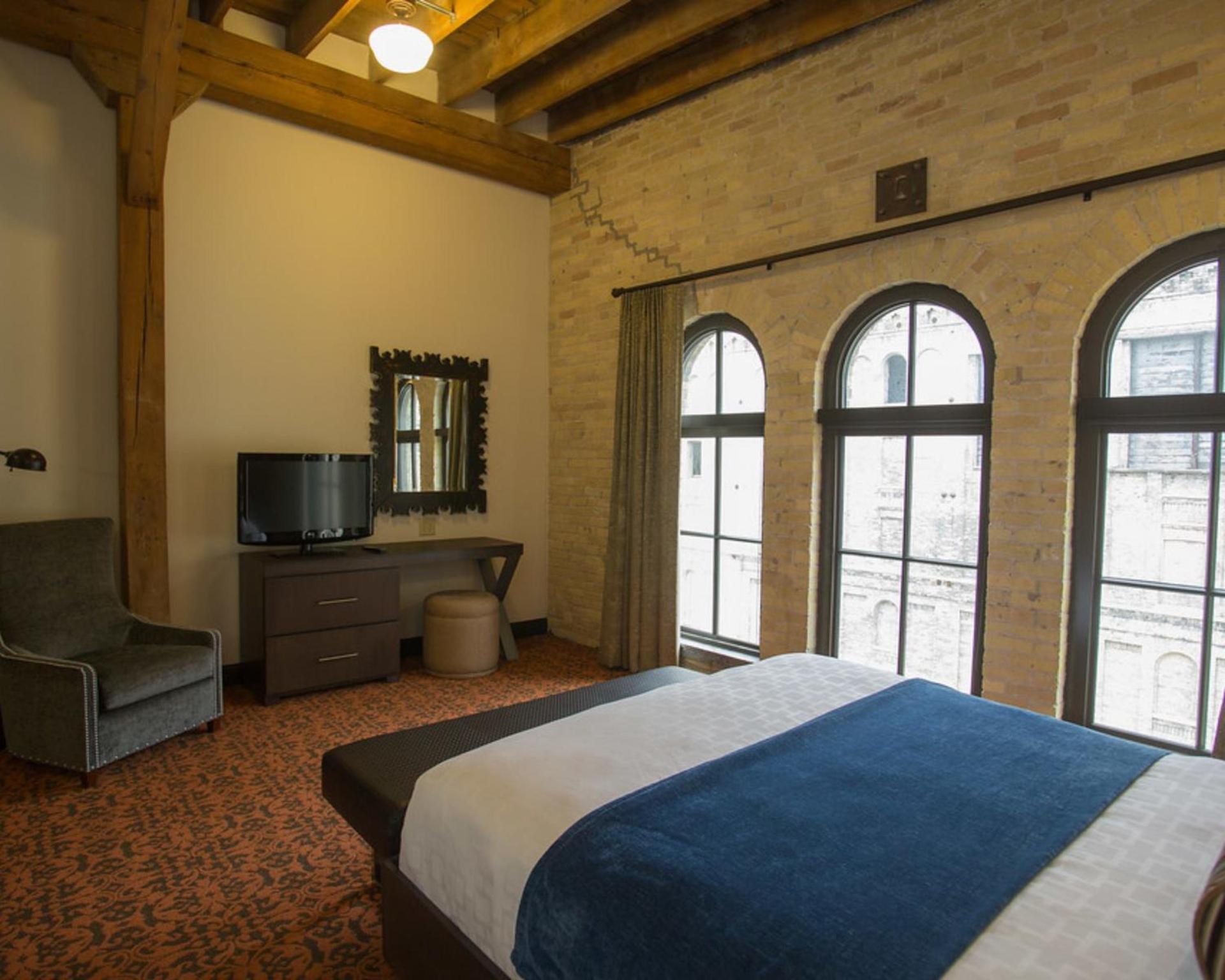 Brewhouse Inn and Suites photo 8